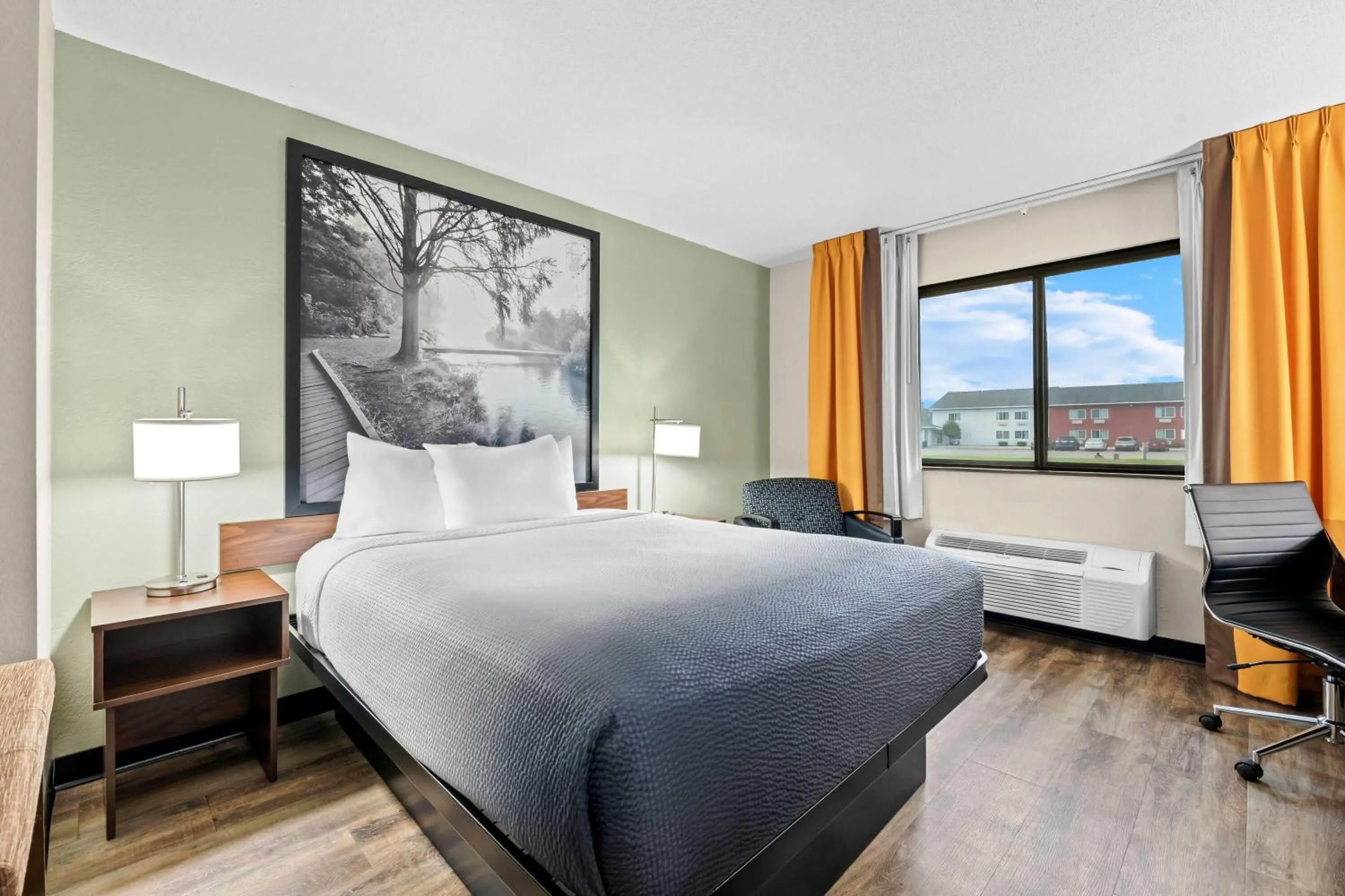 Queen Room - Non-Smoking in Super 8 by Wyndham Alexandria MN