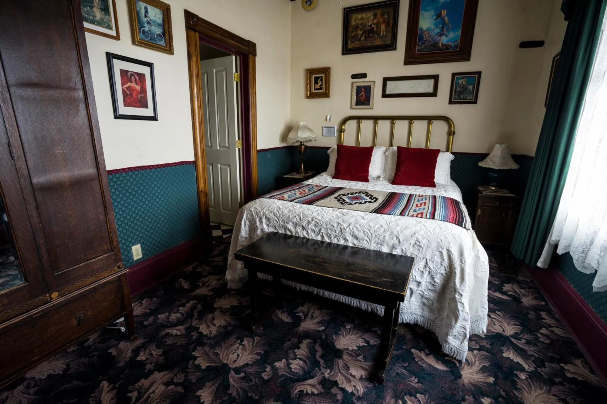 Deluxe Queen Room - Non Smoking  in Red Garter Inn