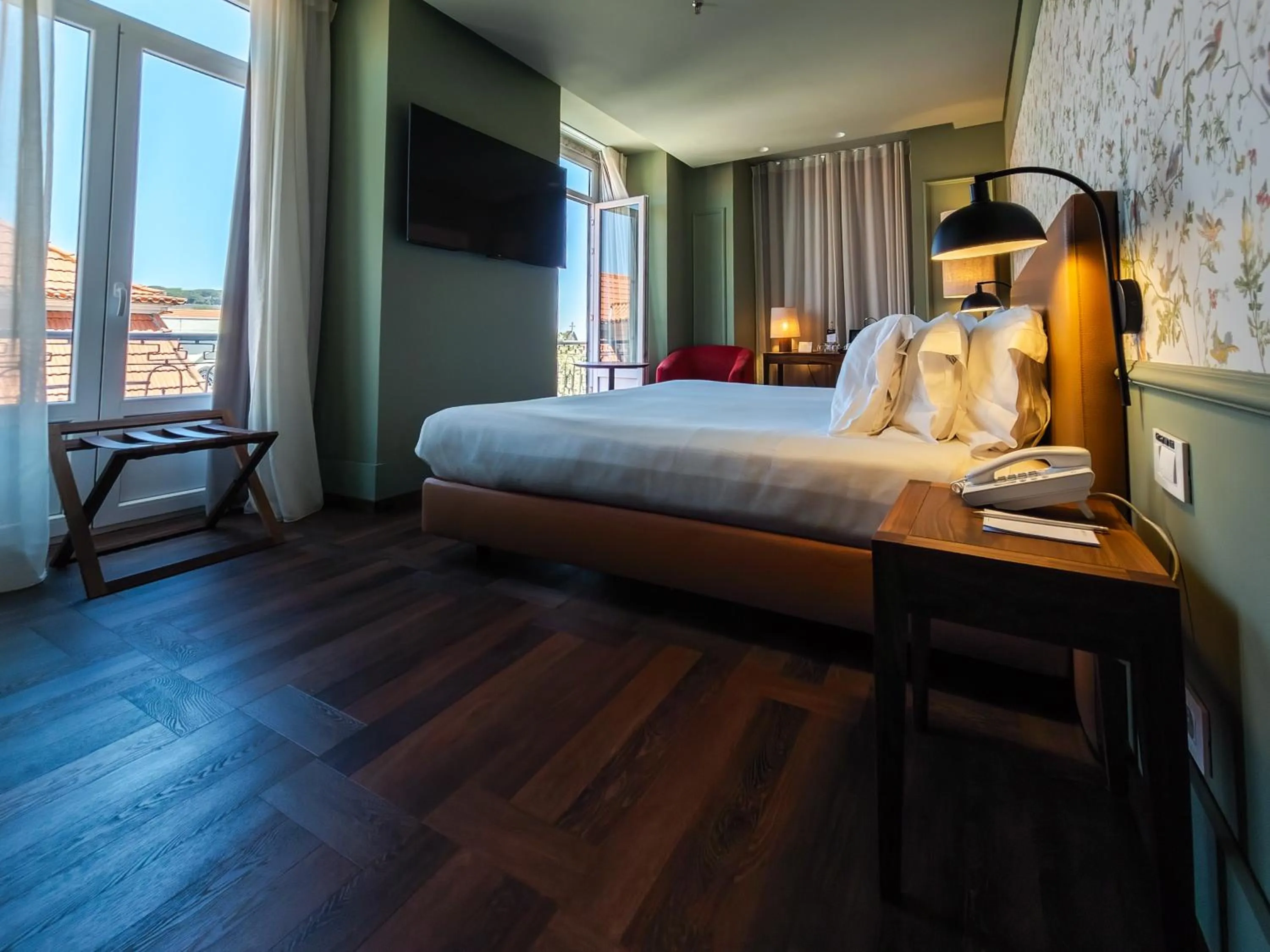 Double or Twin Deluxe Room with River or Castle View in Lisboa Carmo Hotel