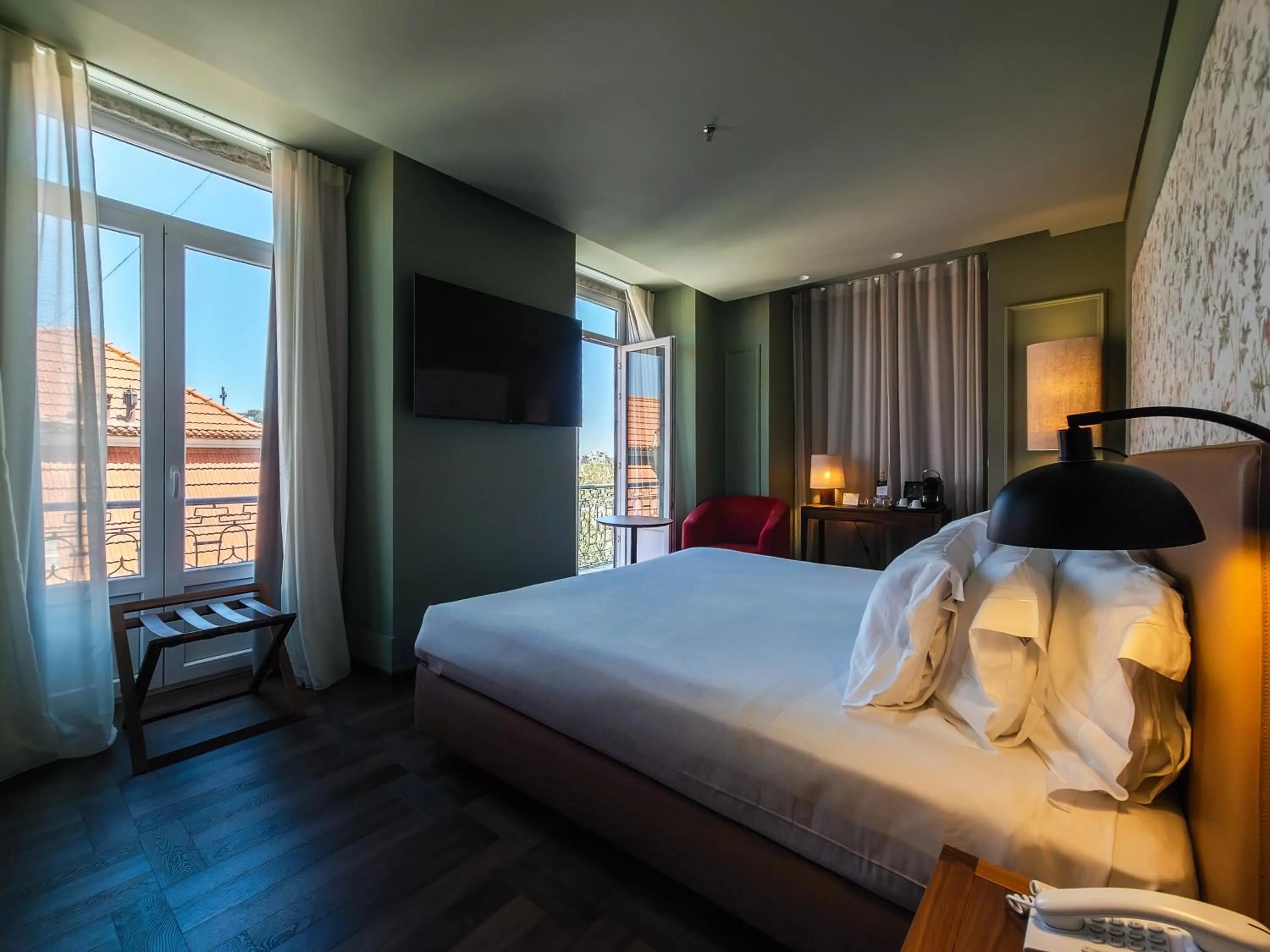 Double or Twin Deluxe Room in Lisboa Carmo Hotel