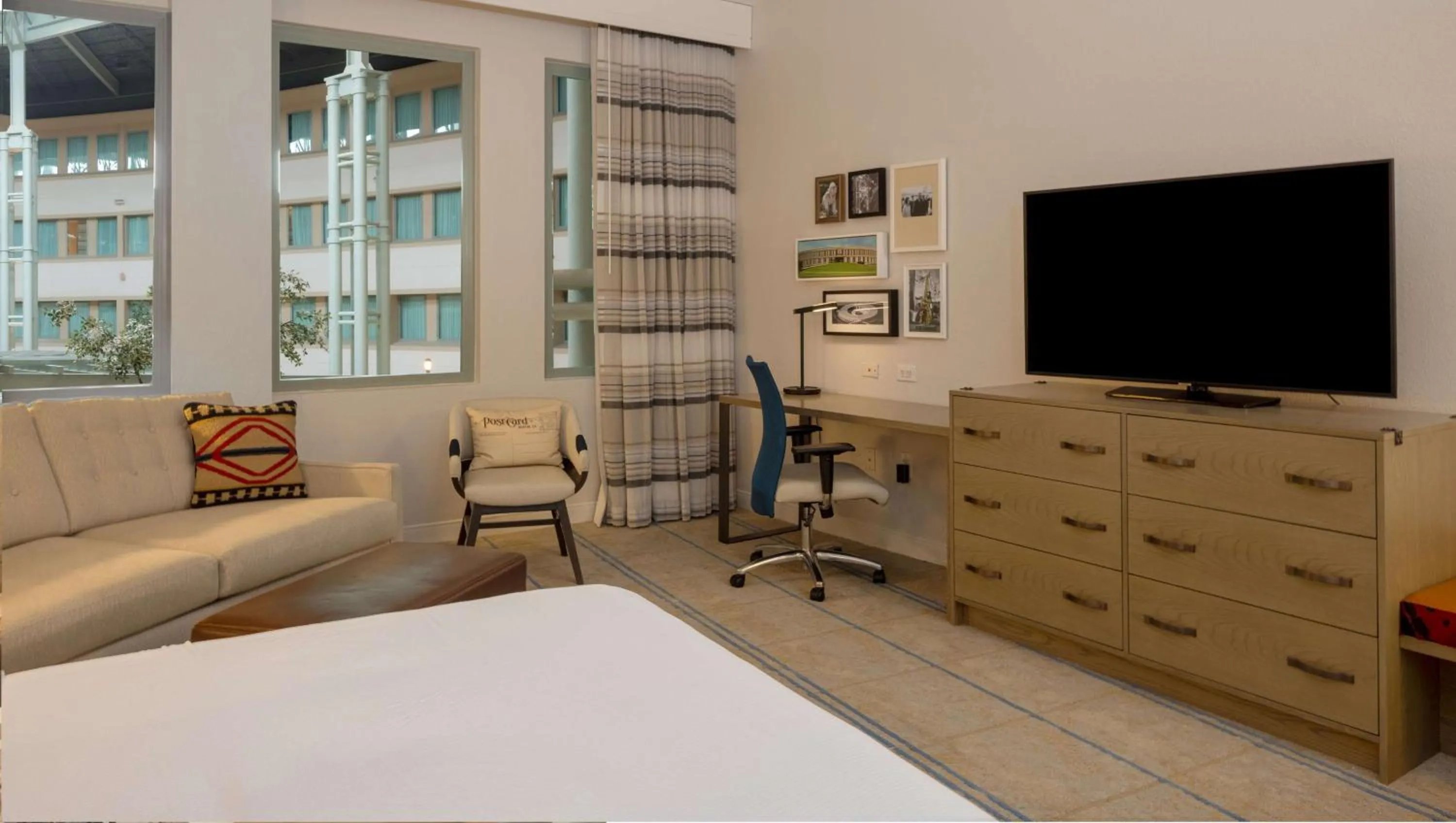 Deluxe King Room in Hilton Austin Airport