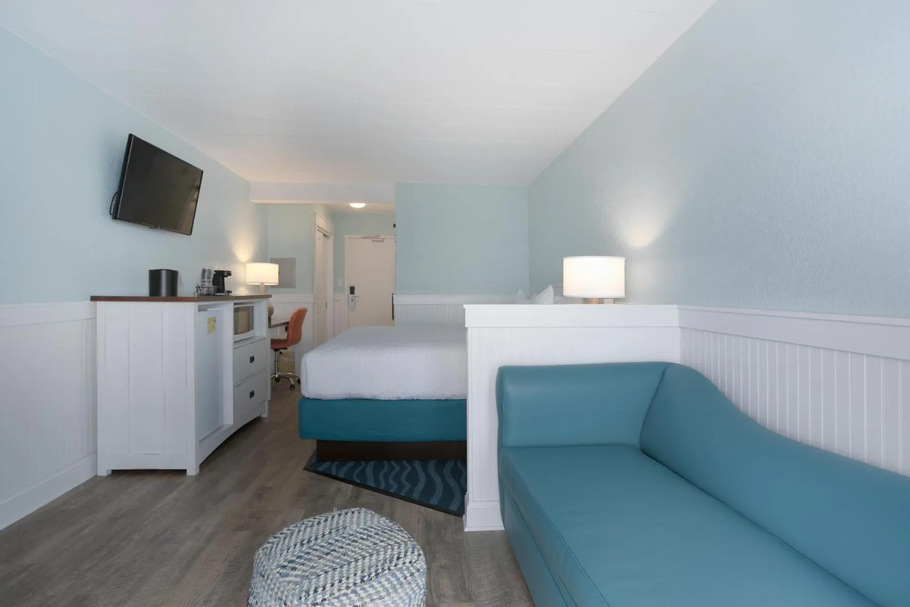 Premium - 1 King Bed Oceanfront - 4 Seasons - No Pets in John Yancey Oceanfront Inn