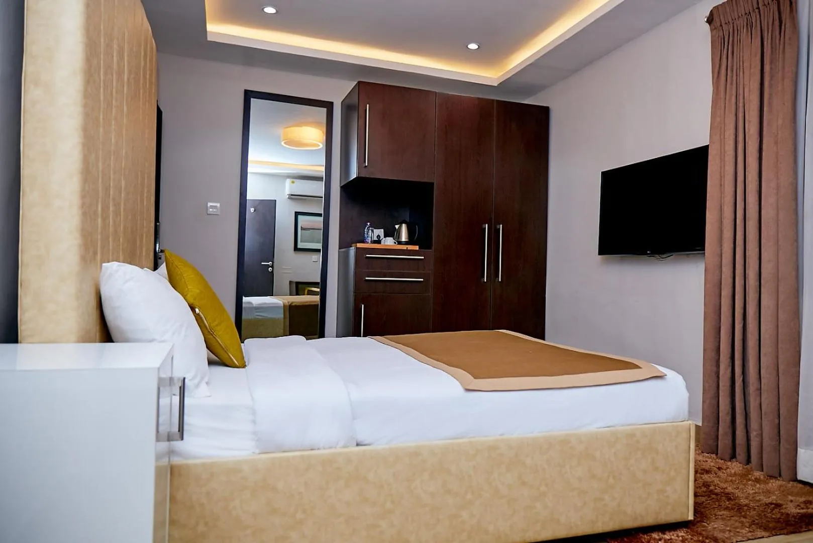 Standard Queen Room in The Cabin Hotel