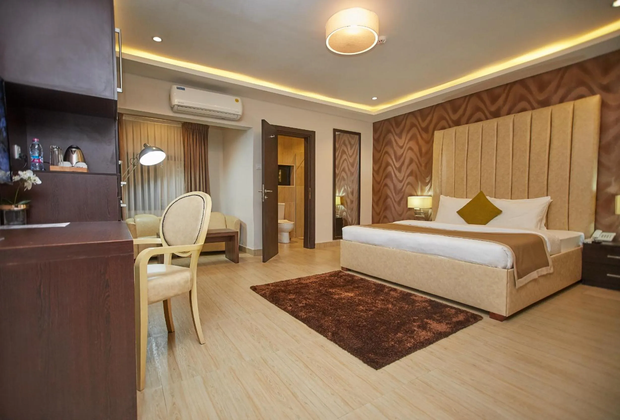 Deluxe Room in The Cabin Hotel