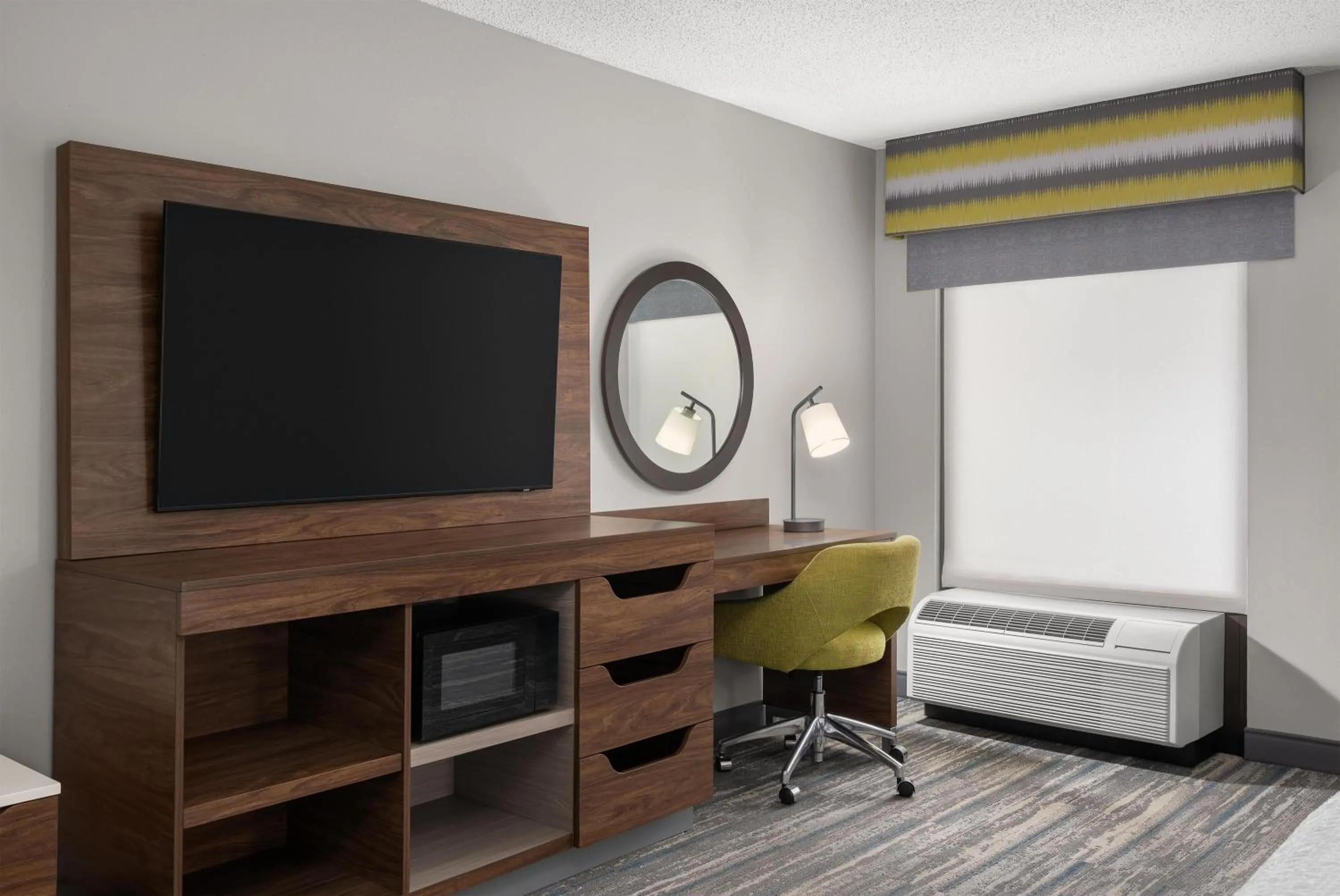 Room with One Full Bed and Bath Tub - Mobility Accessible in Hampton Inn Columbia Northeast-Fort Jackson Area