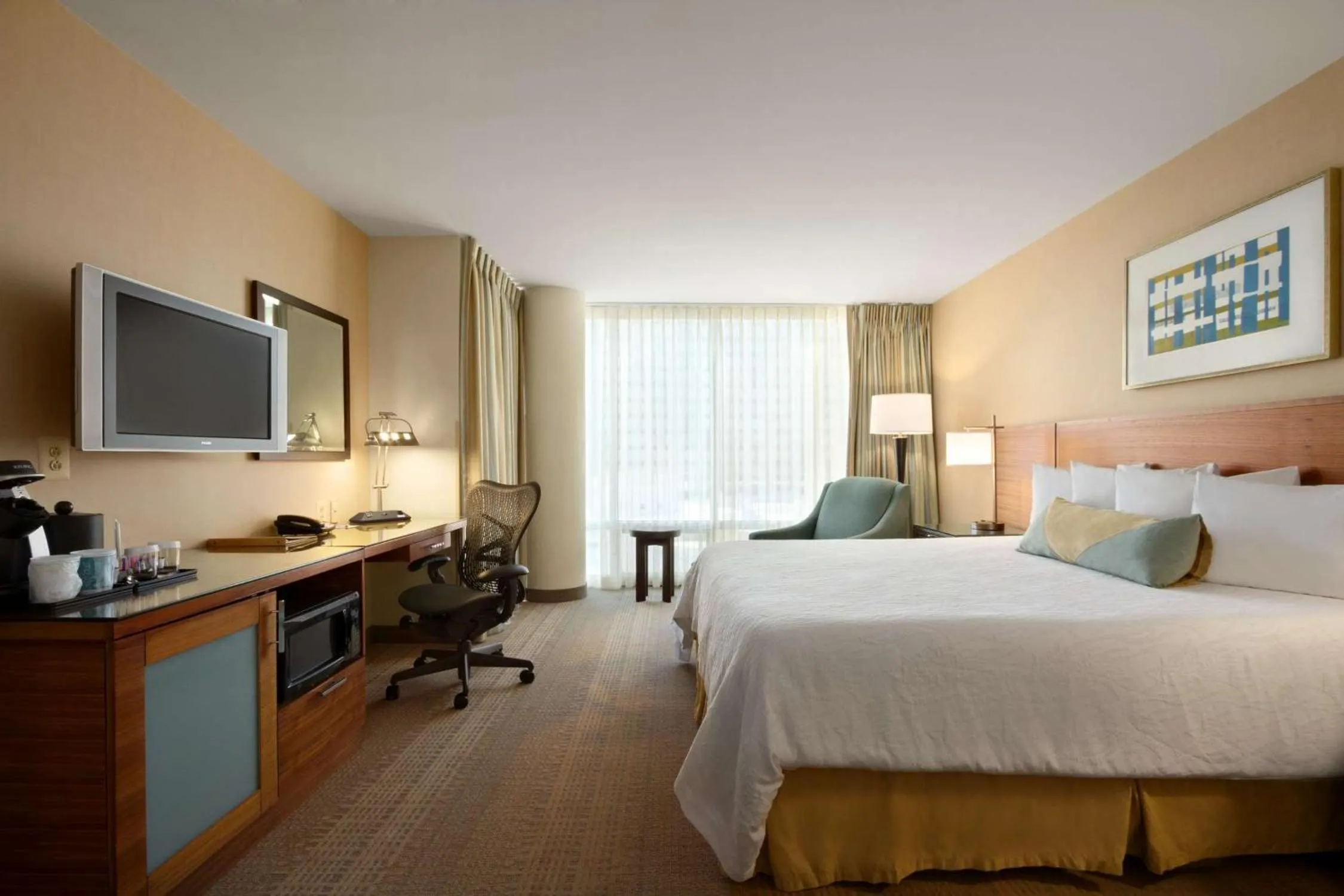 King Room with Microwave/Fridge in Hilton Garden Inn Baltimore Inner Harbor