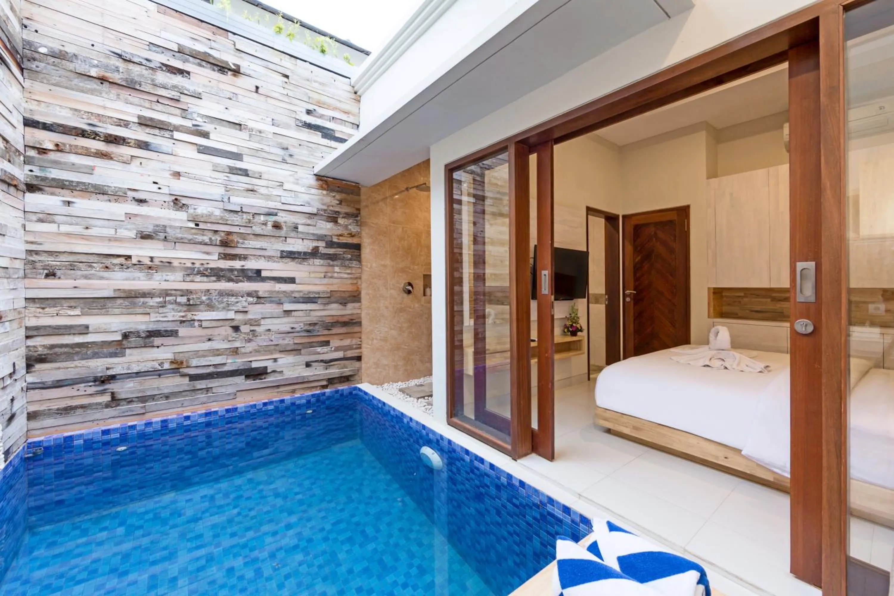 One Bedroom Plunge Pool Villa  in Paisa Seminyak Living