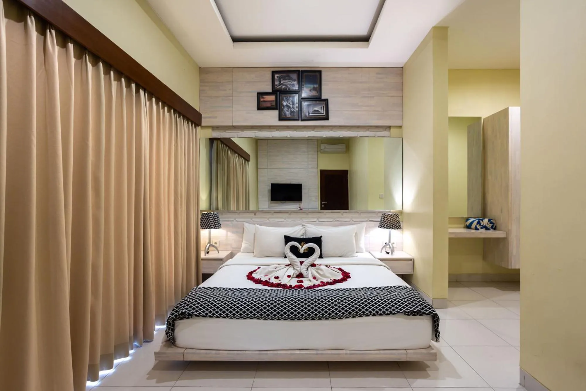 One Bedroom Deluxe Pool Villa in Paisa Seminyak Living