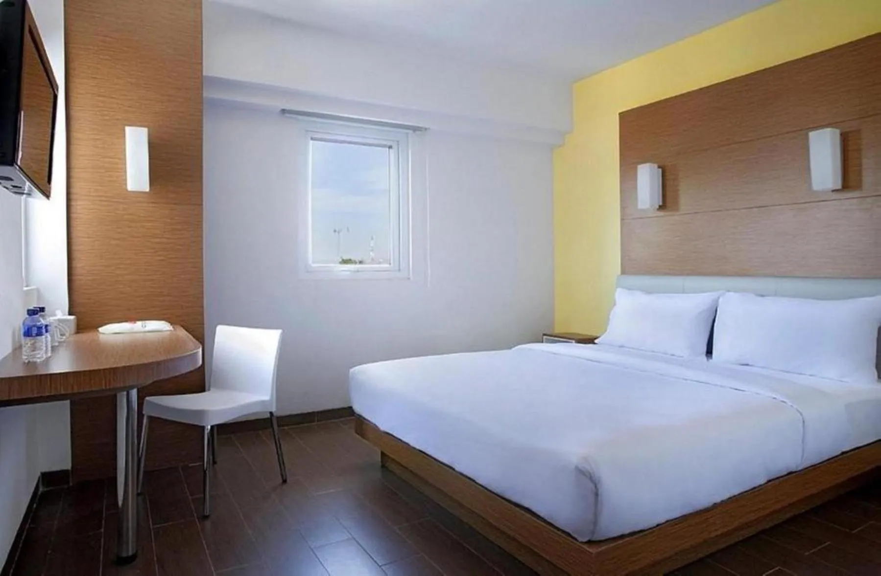 Smart Queen Room in Amaris Hotel Cirebon