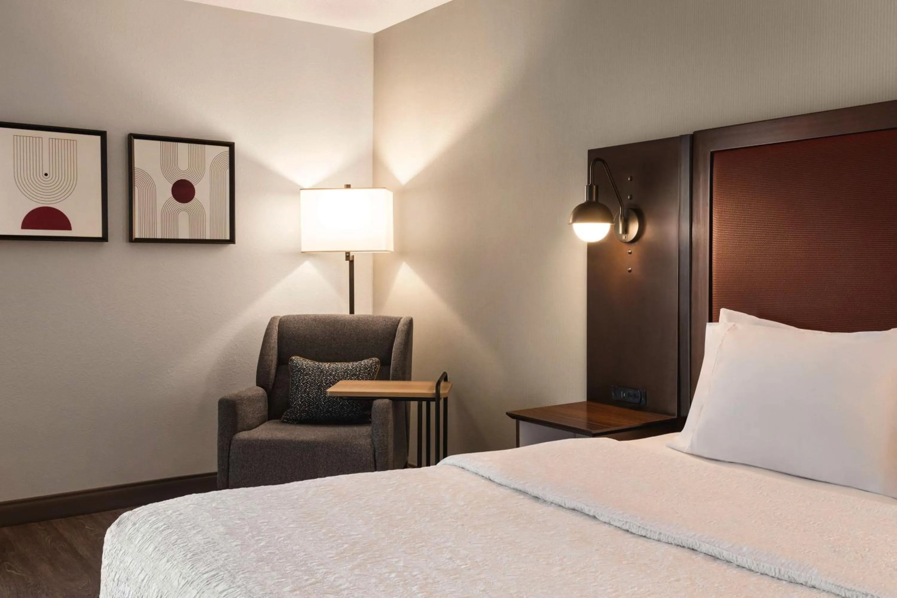 King Room - Hearing Access/Non-Smoking in Hampton Inn Columbia-Downtown Historic District