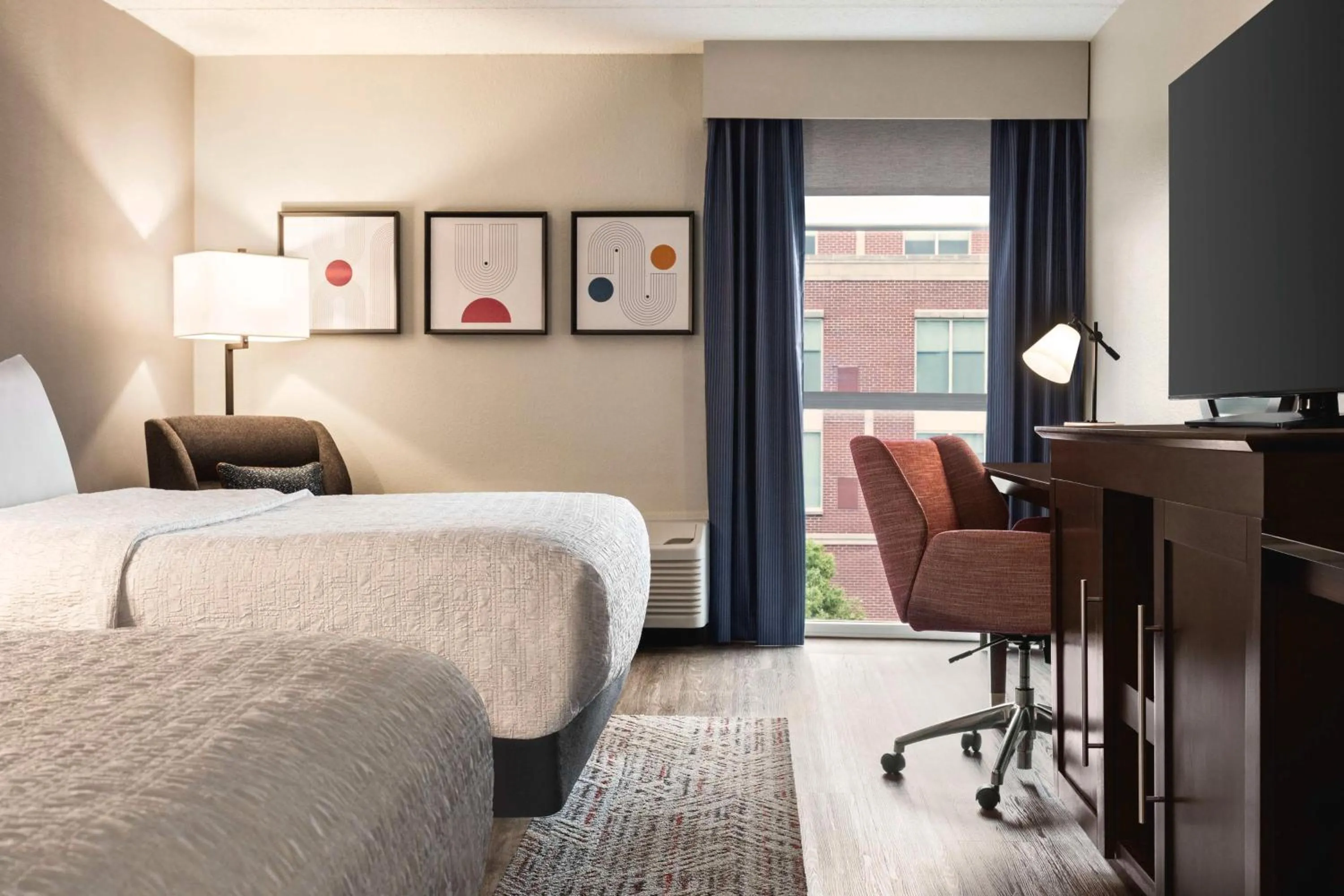 Double Room with Two Queen Beds and Bath Tub - Mobility and Hearing Access/Non-Smoking in Hampton Inn Columbia-Downtown Historic District