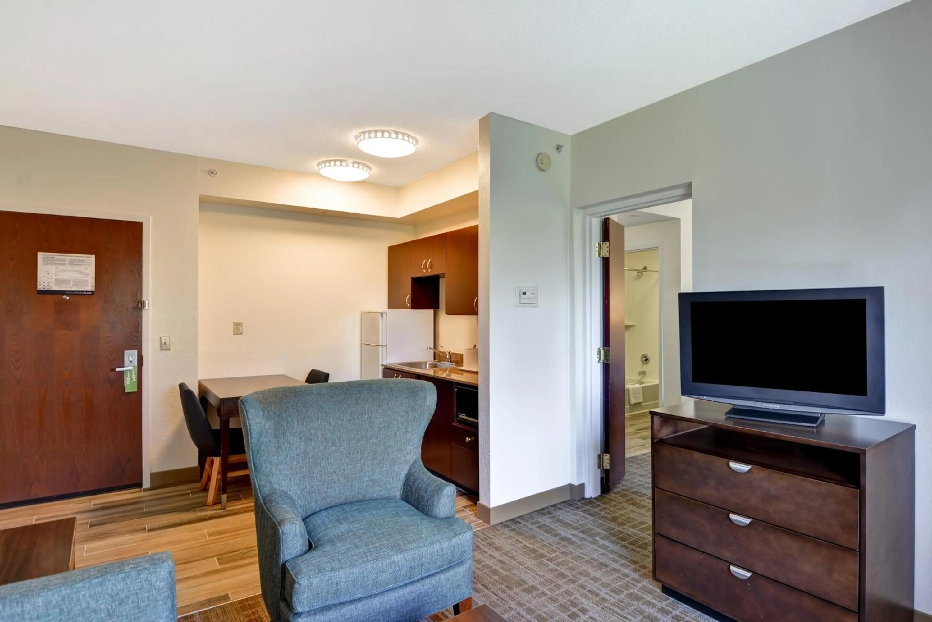 One-Bedroom King Suite with Kitchenette – Non-Smoking in Hampton Inn & Suites Boynton Beach