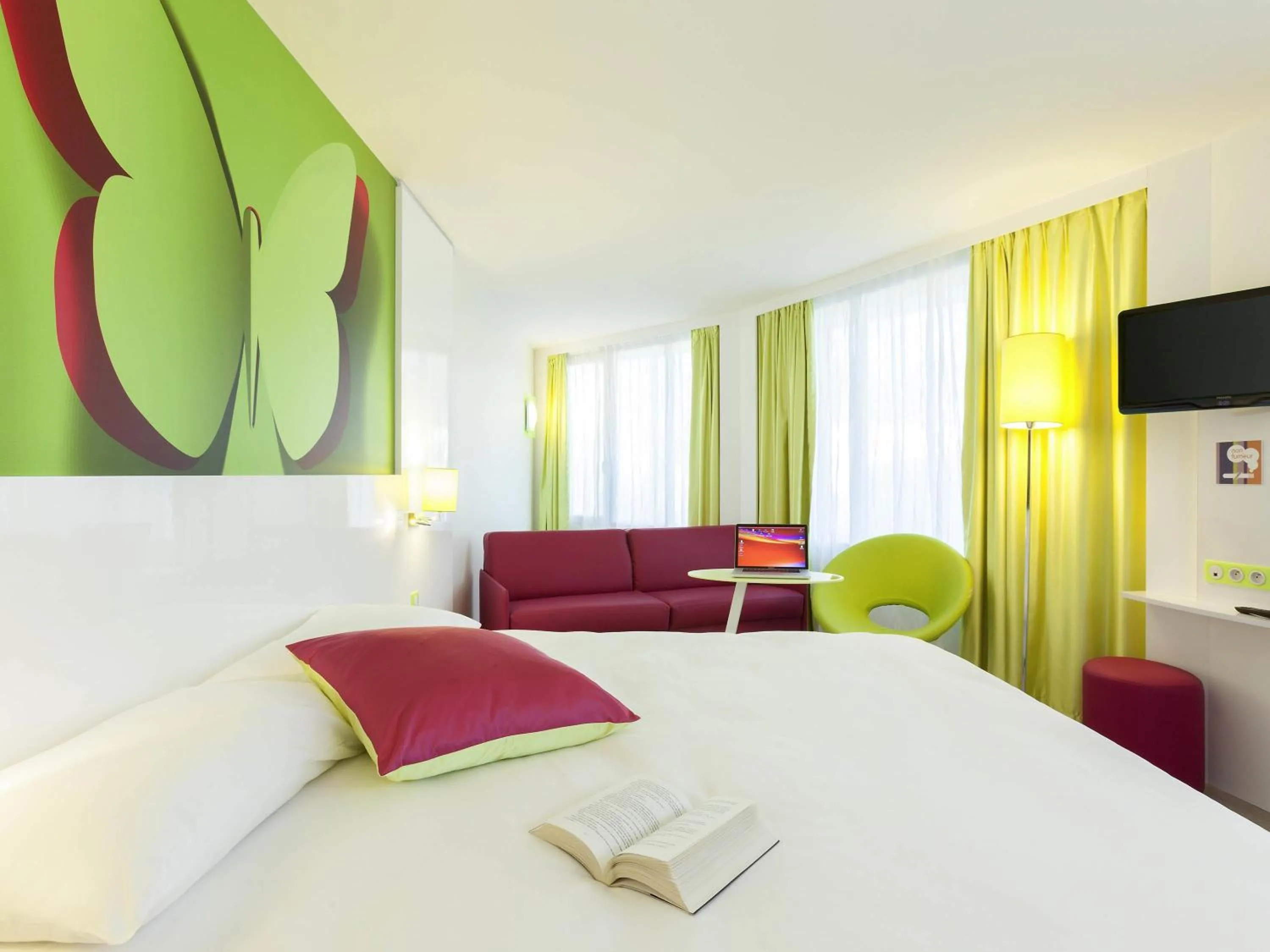 Standard Family Suite with One Double and Two Twin Beds in ibis Styles Bordeaux Saint Médard