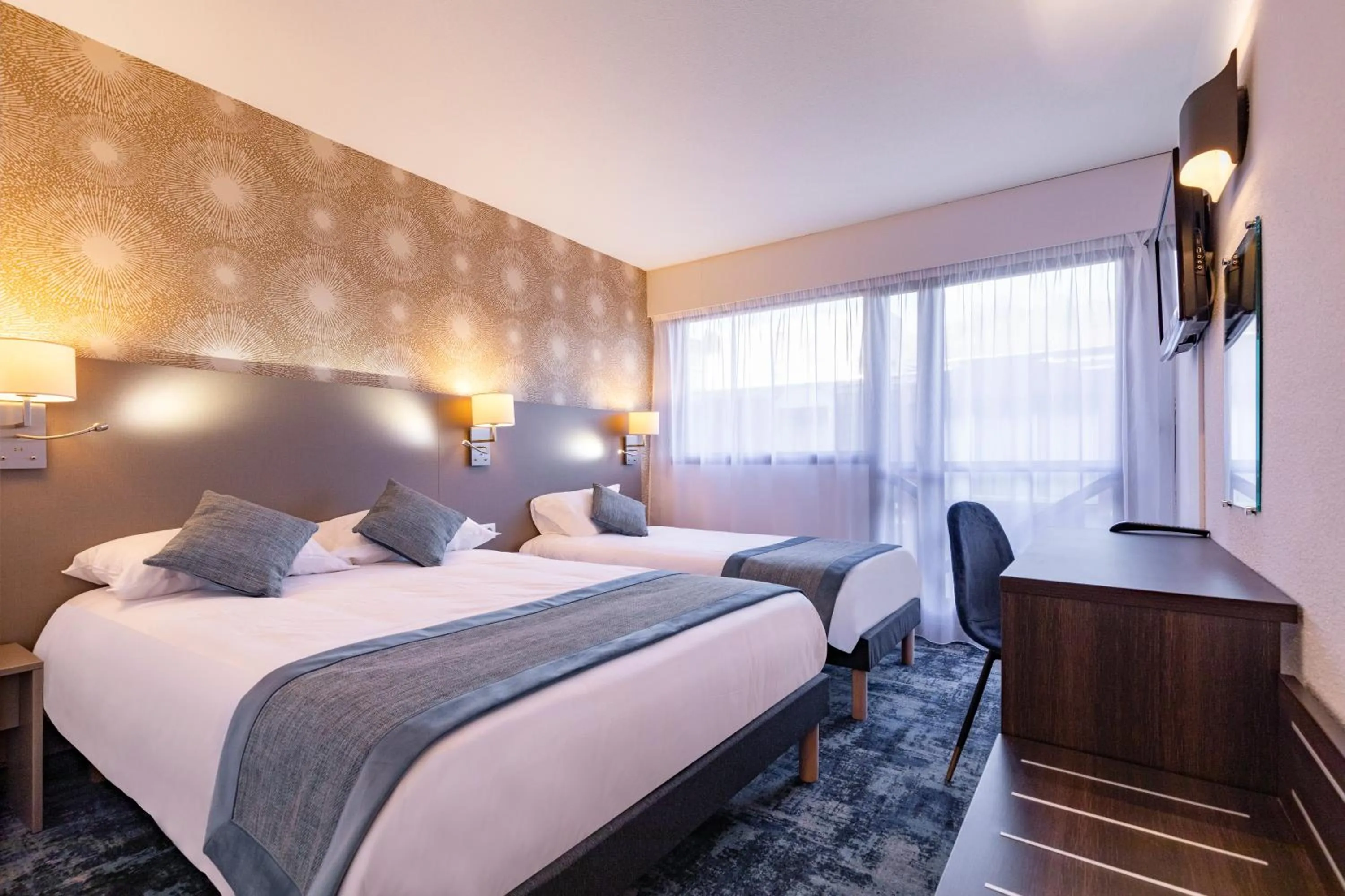 Basic Triple Room in Hôtel National