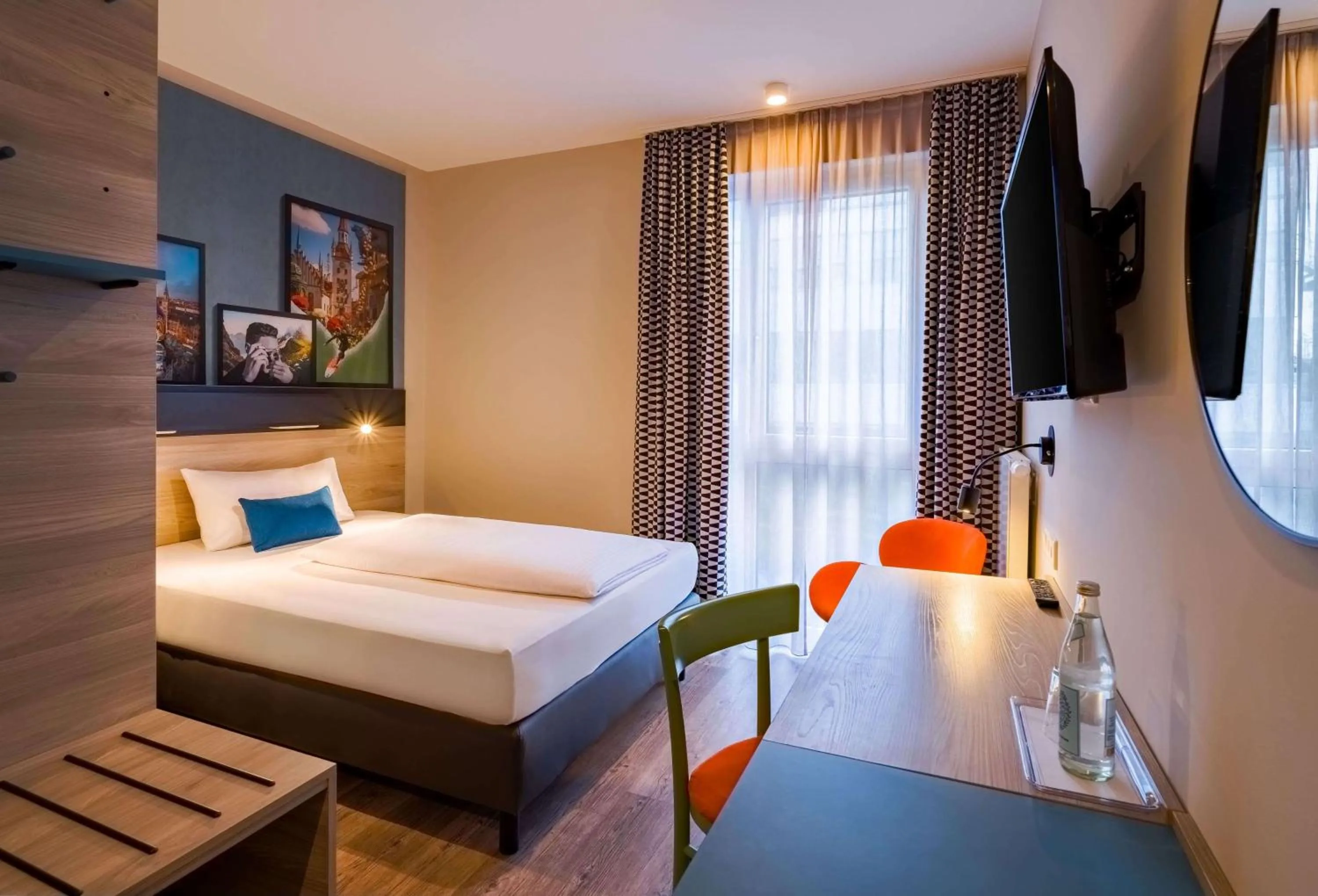 Deluxe Queen Room with One Queen Bed - single occupancy in Ramada Encore by Wyndham Munich Messe