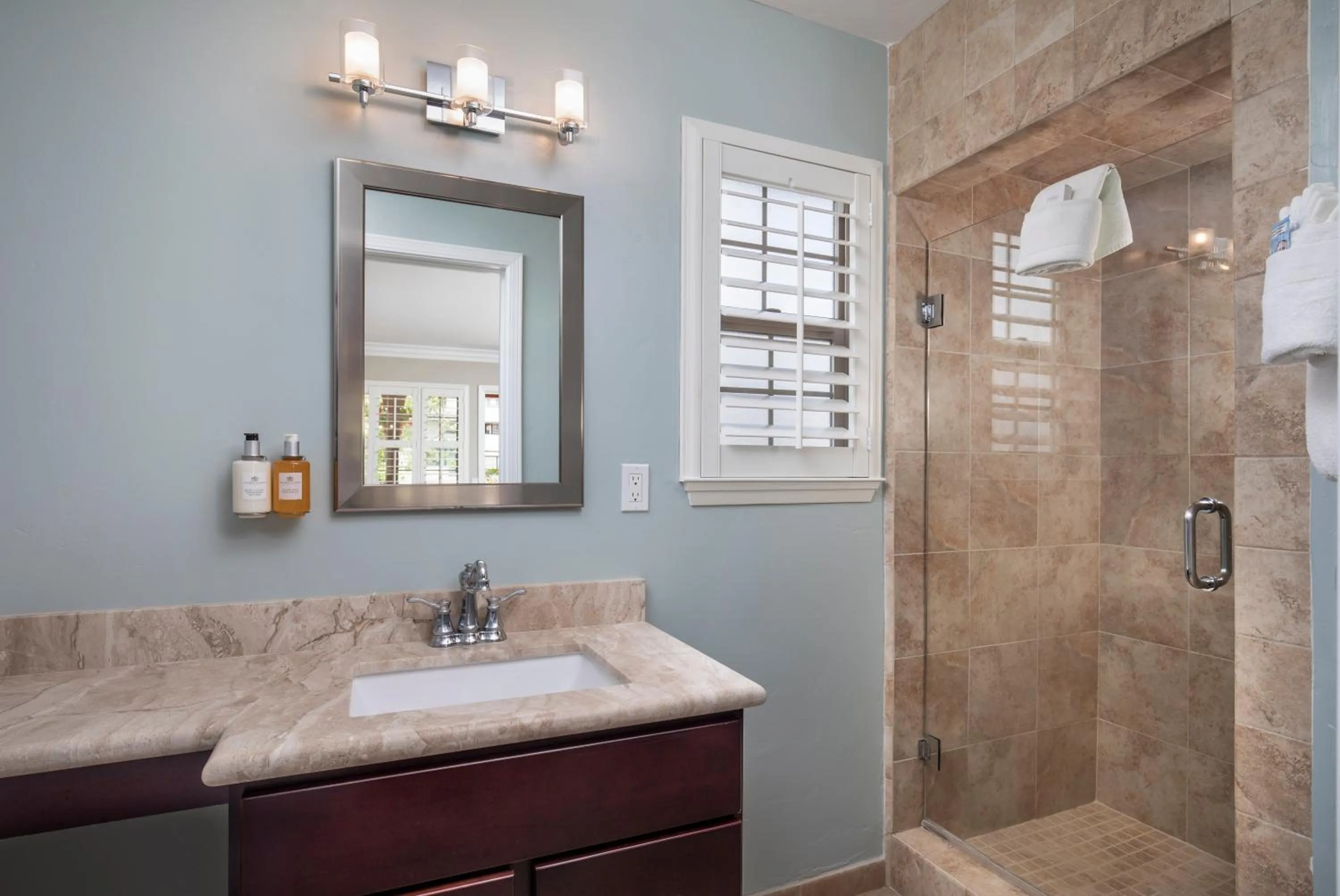 Standard King Room in Candle Light Inn