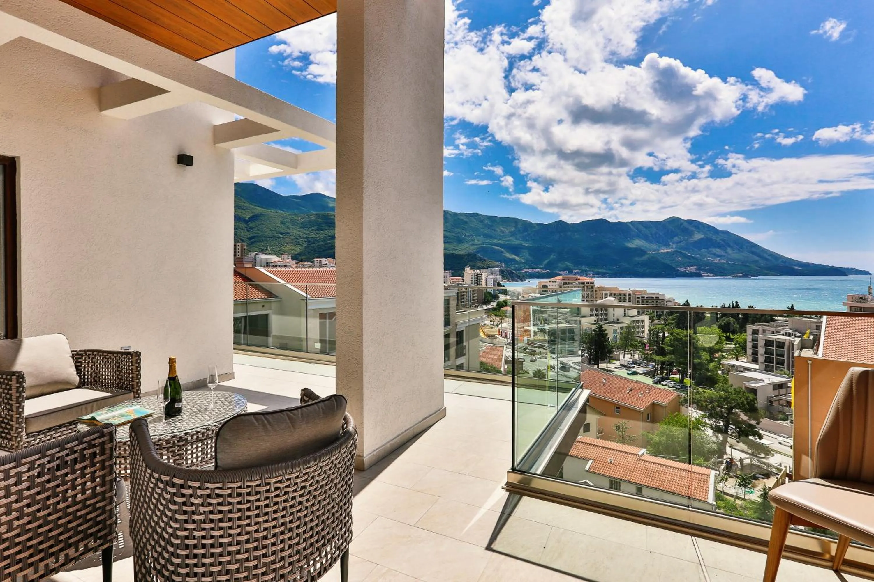 Deluxe Suite with Sea View in Hotel Lusso Mare by Aycon