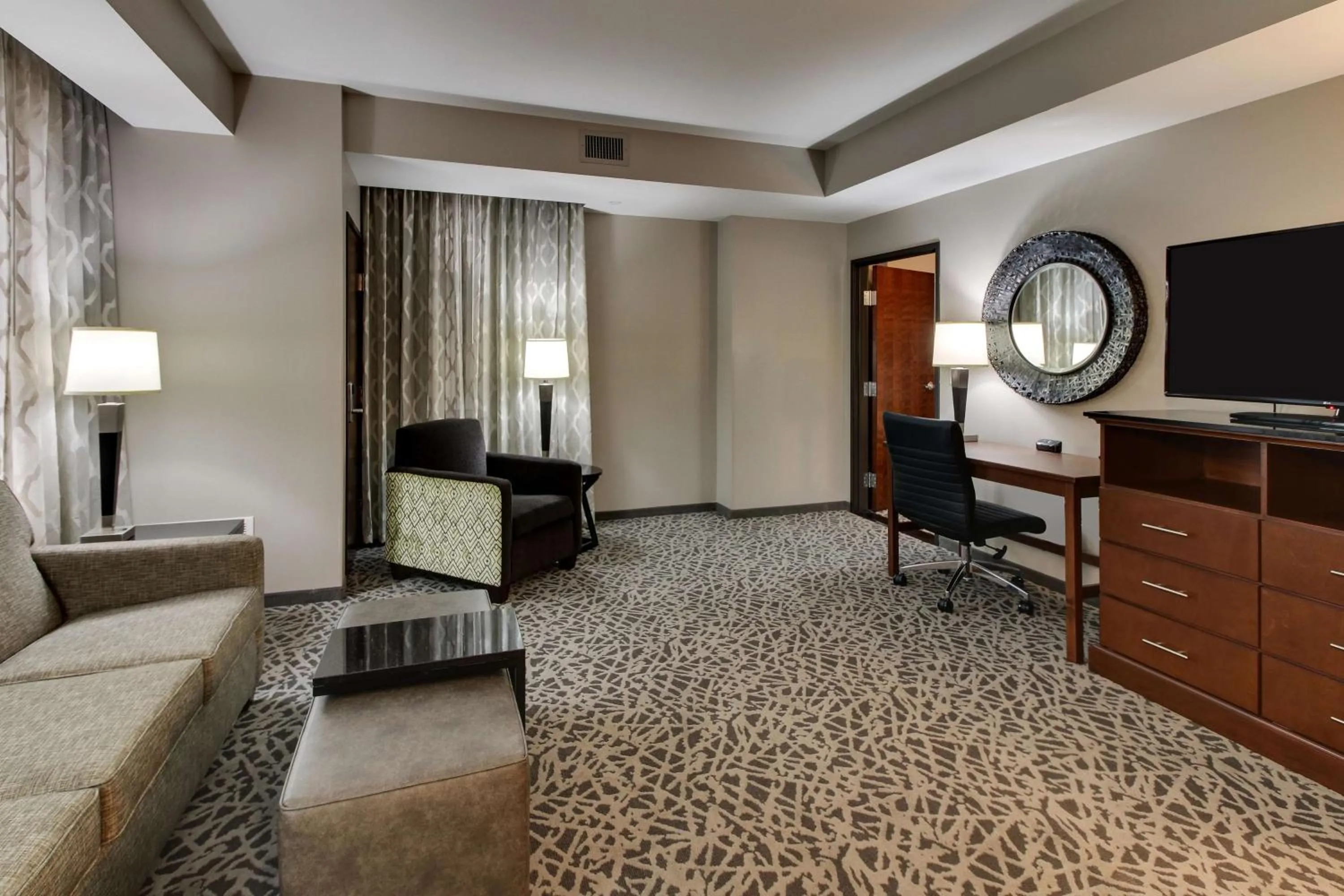 Queen Suite with Sofa Bed - Hearing Accessible, Tub in Drury Plaza Hotel Milwaukee Downtown