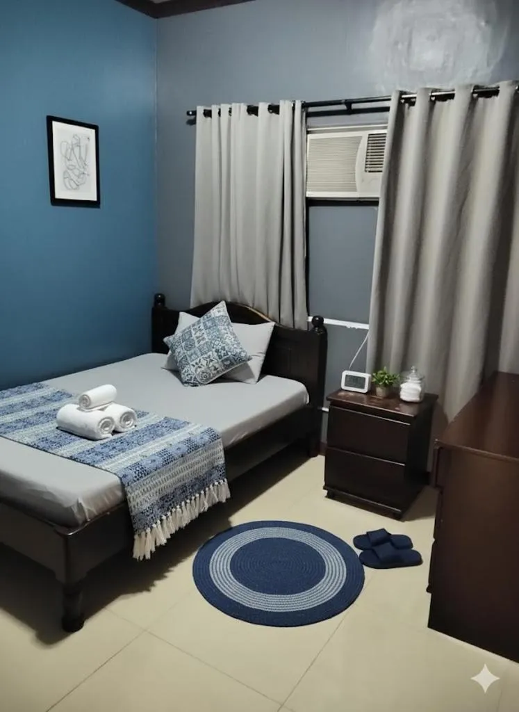 Budget Twin Room - single occupancy in Connecting Flight Mactan Cebu Hostel