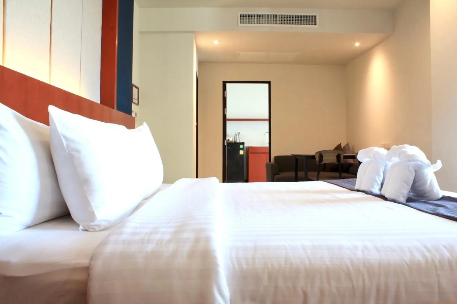 Studio City View King Bed in Monkham Village Hat Yai