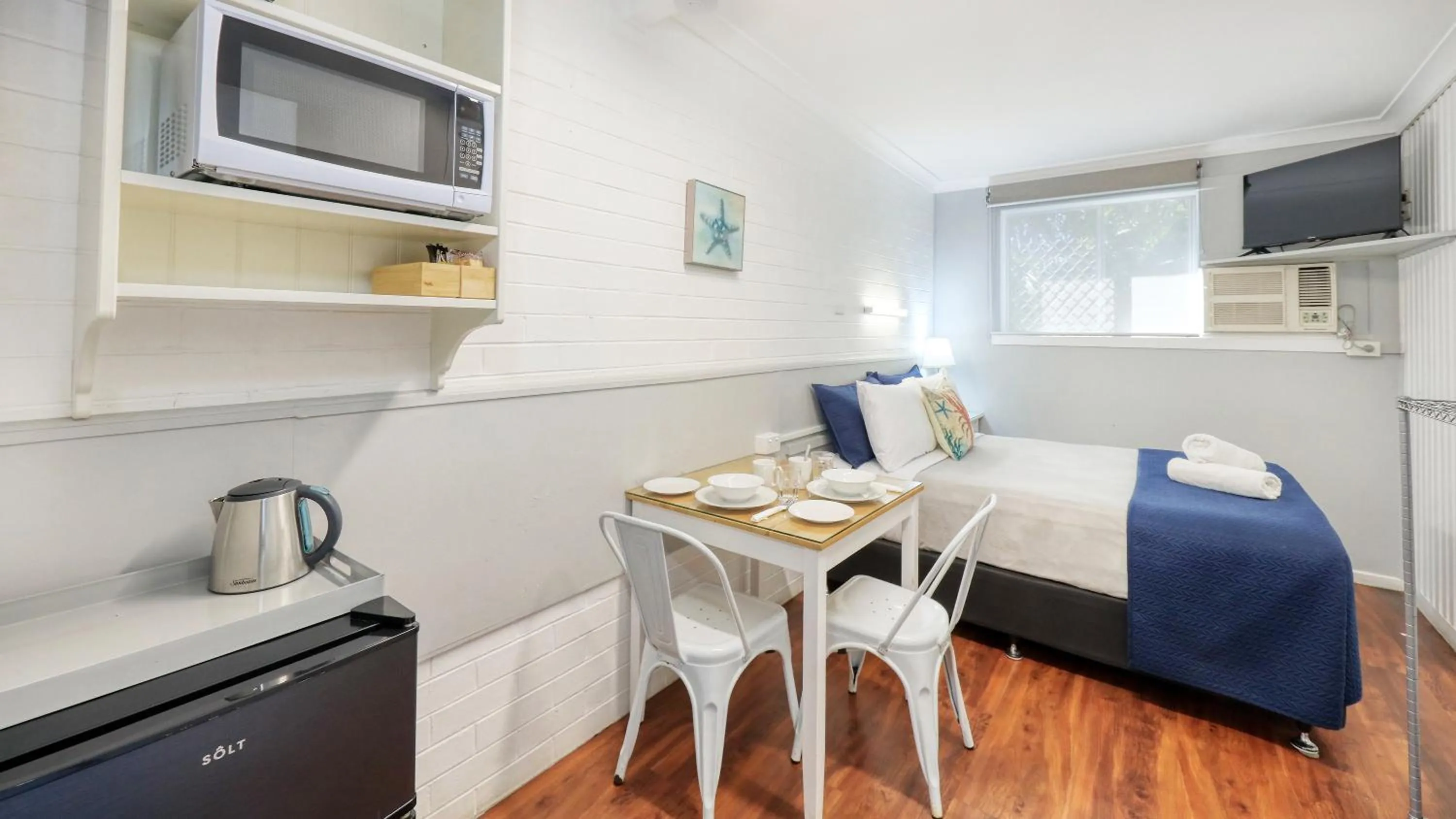 Budget Double Room in Almare Tourist Motel