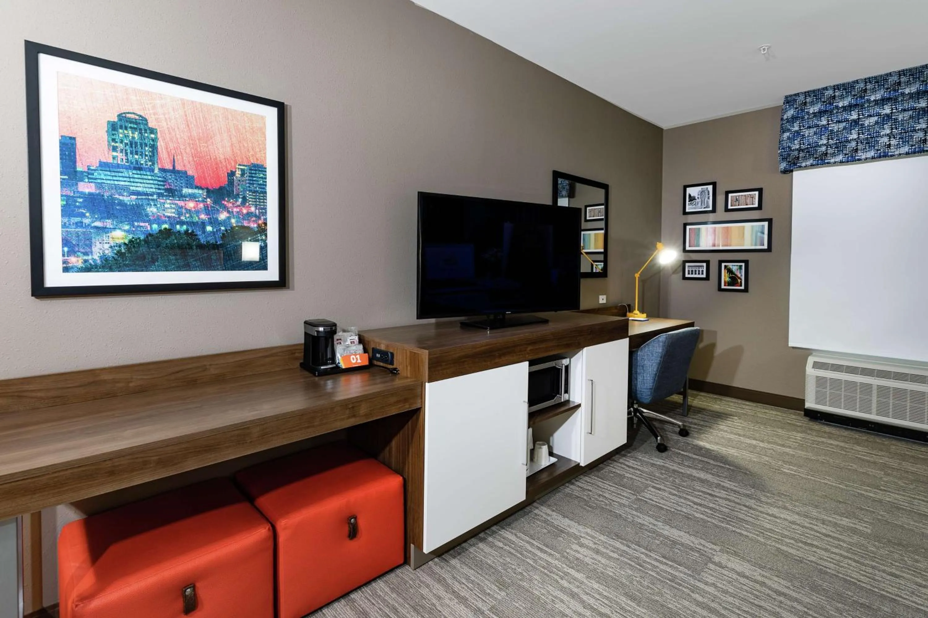 King Room - Hearing Access/Non-Smoking in Hampton Inn & Suites By Hilton-Columbia Killian Road