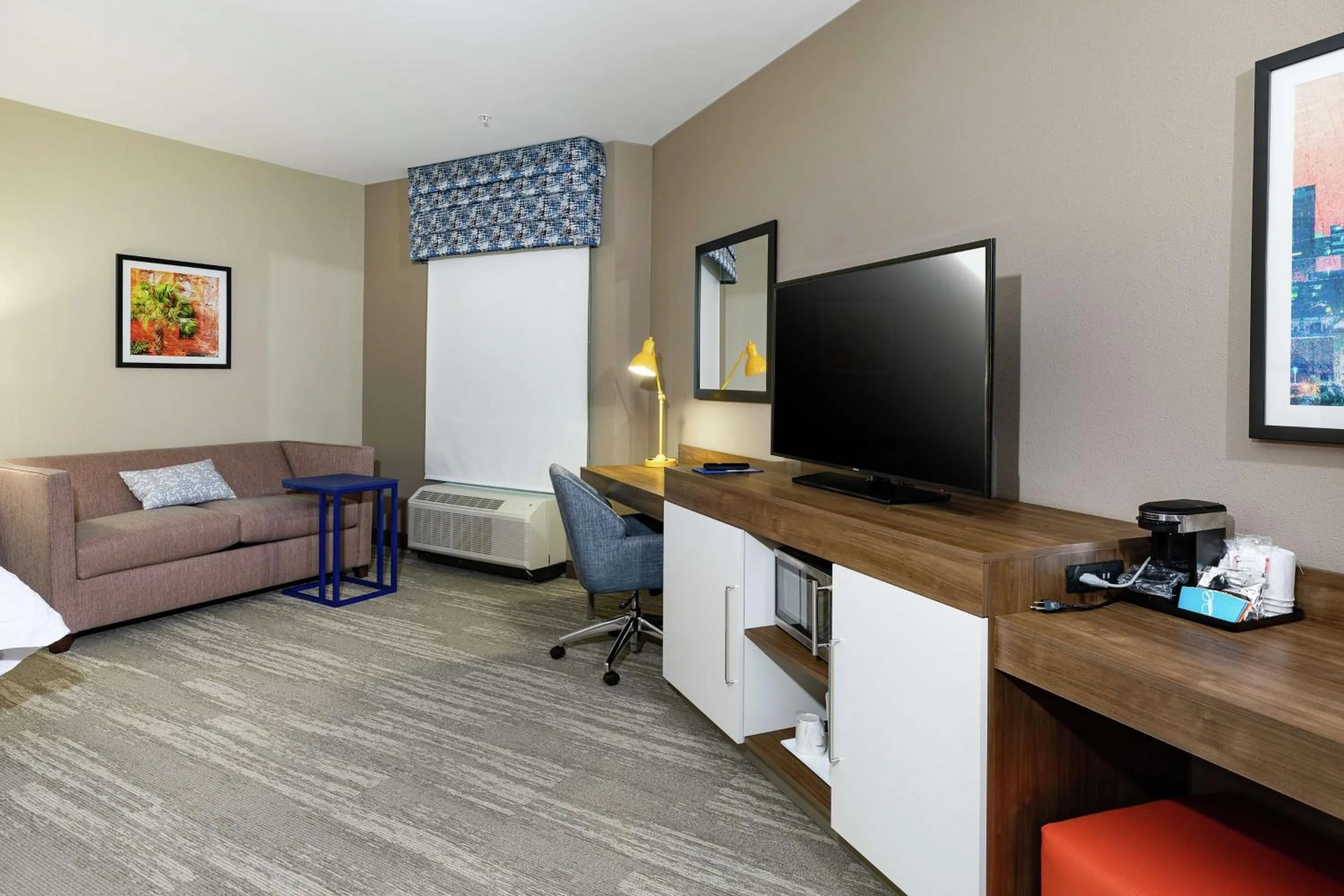 King Room with Sofa Bed in Hampton Inn & Suites By Hilton-Columbia Killian Road