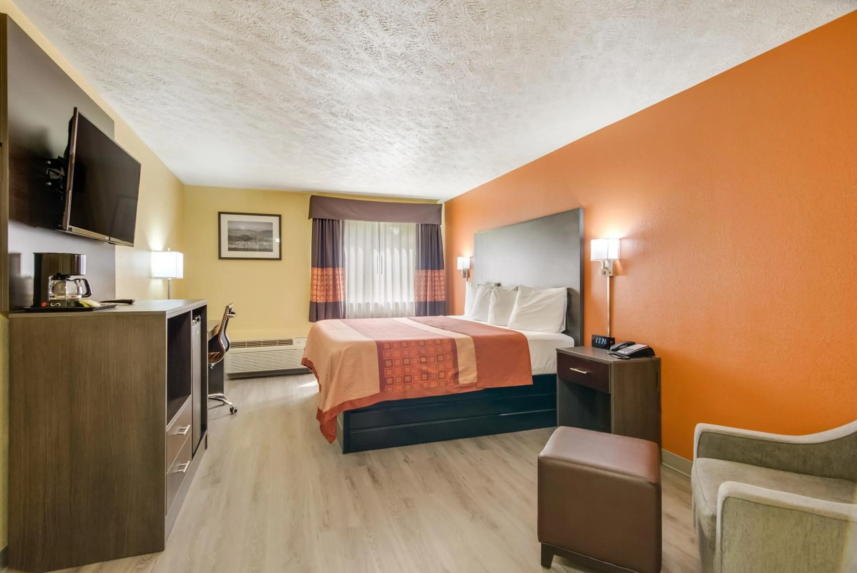King Bed in Americas Best Value Inn & Suites Independence VA