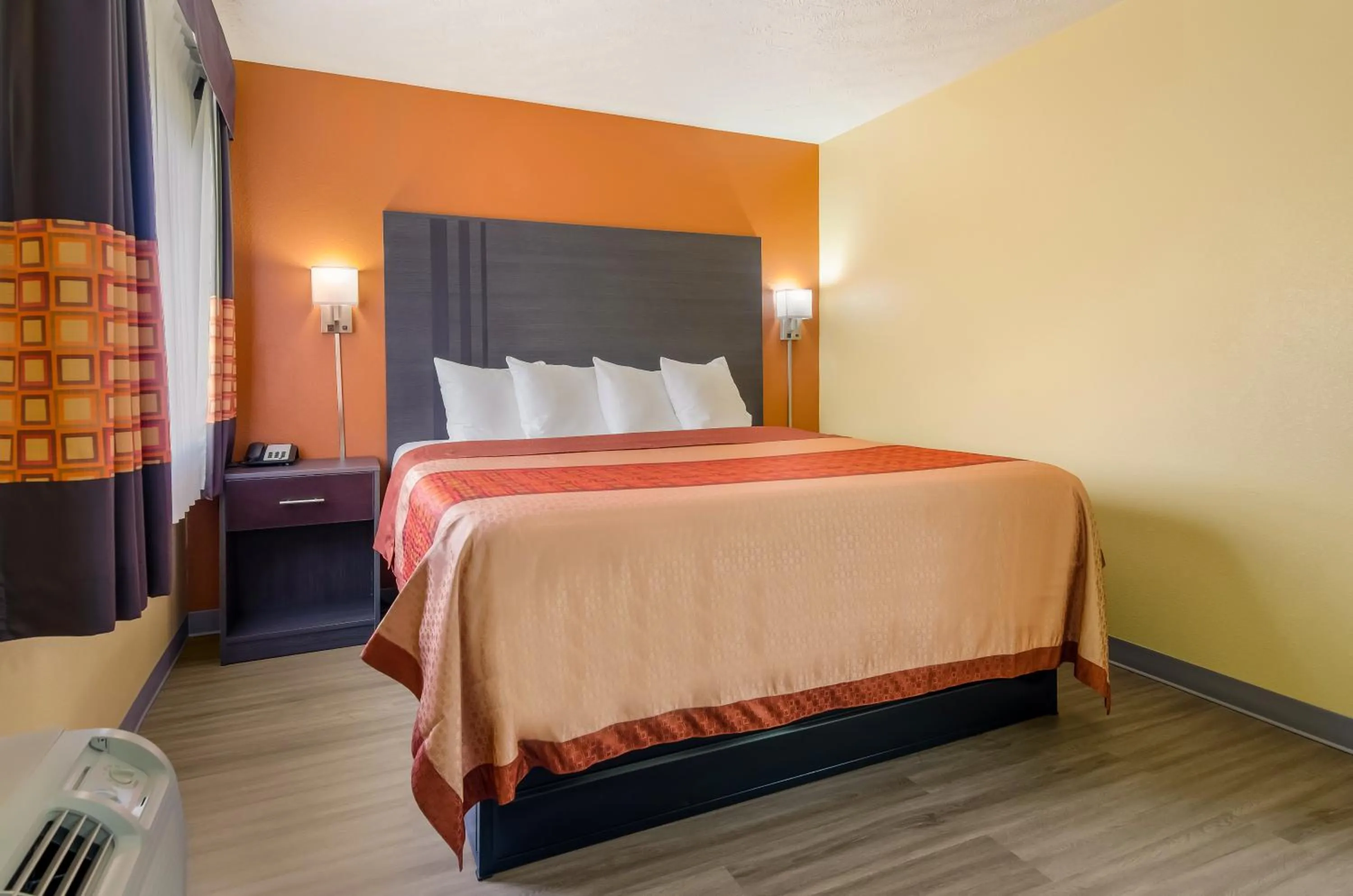King Suite in Americas Best Value Inn & Suites Independence VA