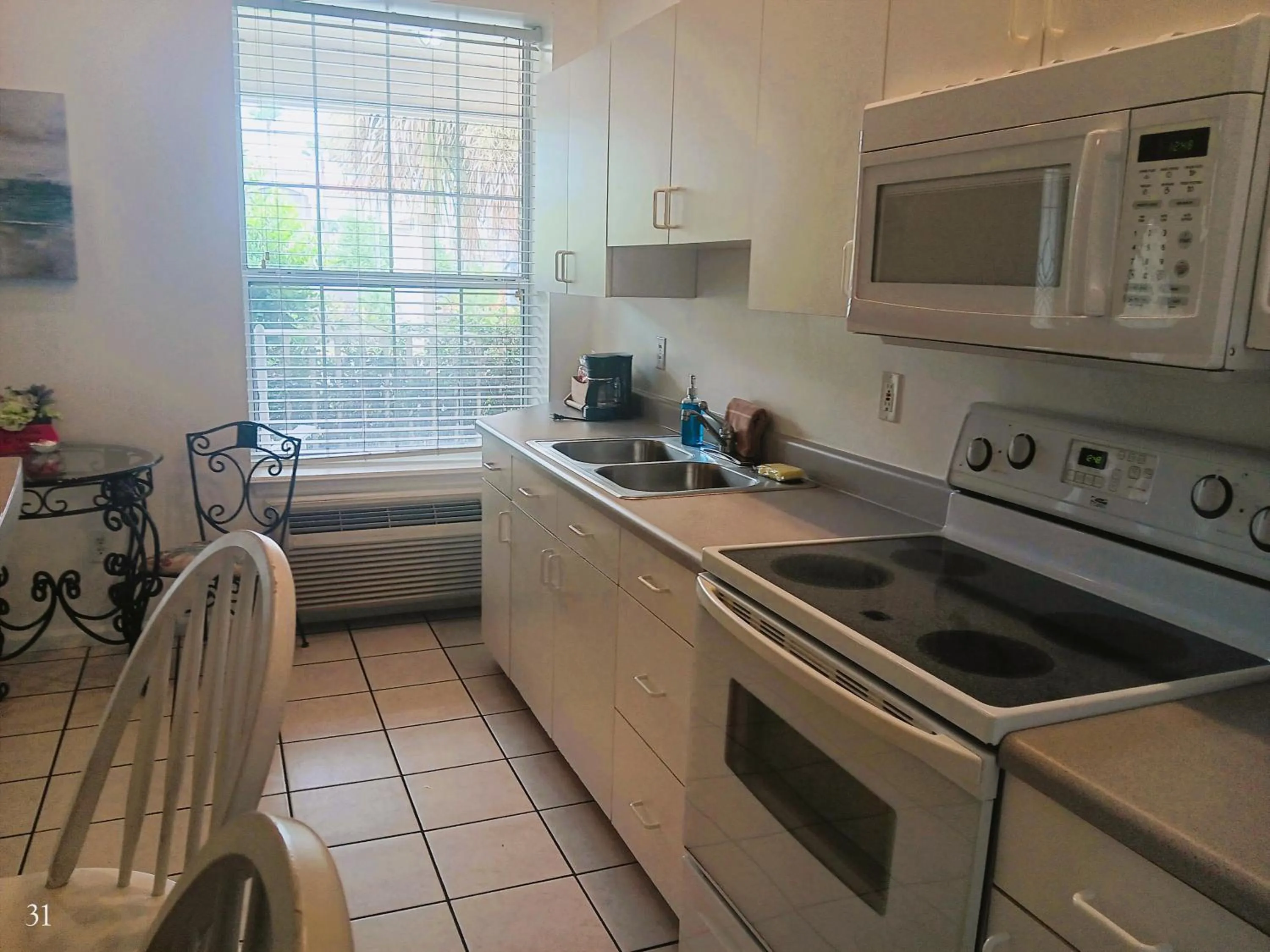 One-Bedroom Suite in The Cozy Inn