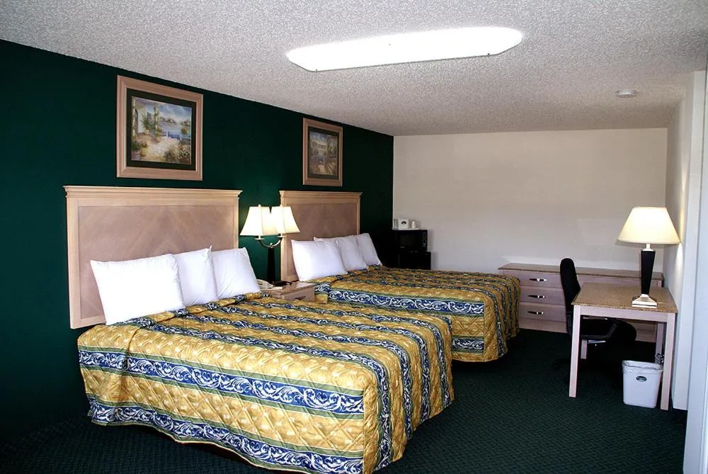 Queen Room with Two Queen Beds in Empire Inn & Suites Absecon/Atlantic City