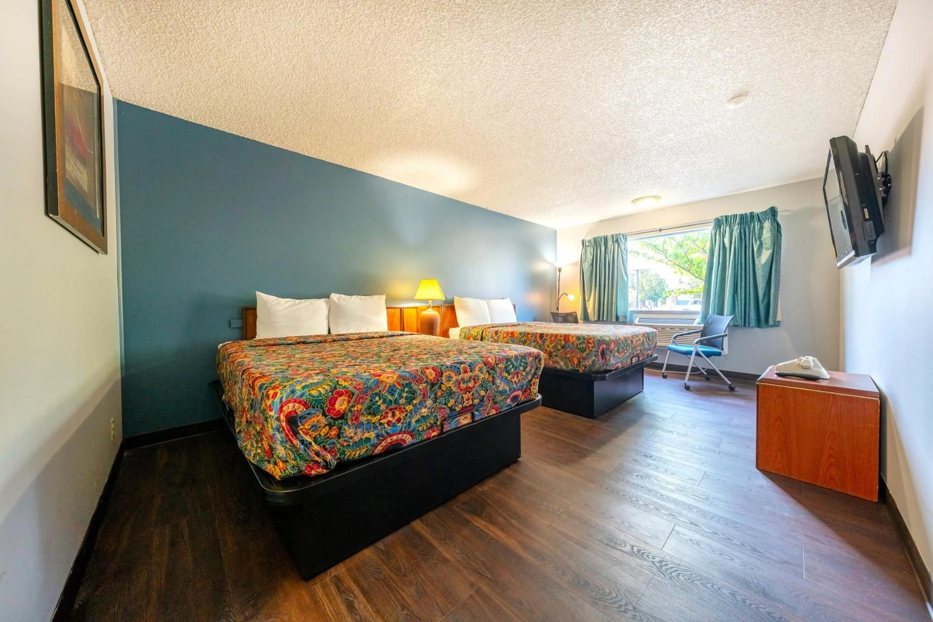 2 Queen Bed in Best Value Inn by OYO Portland OR South East