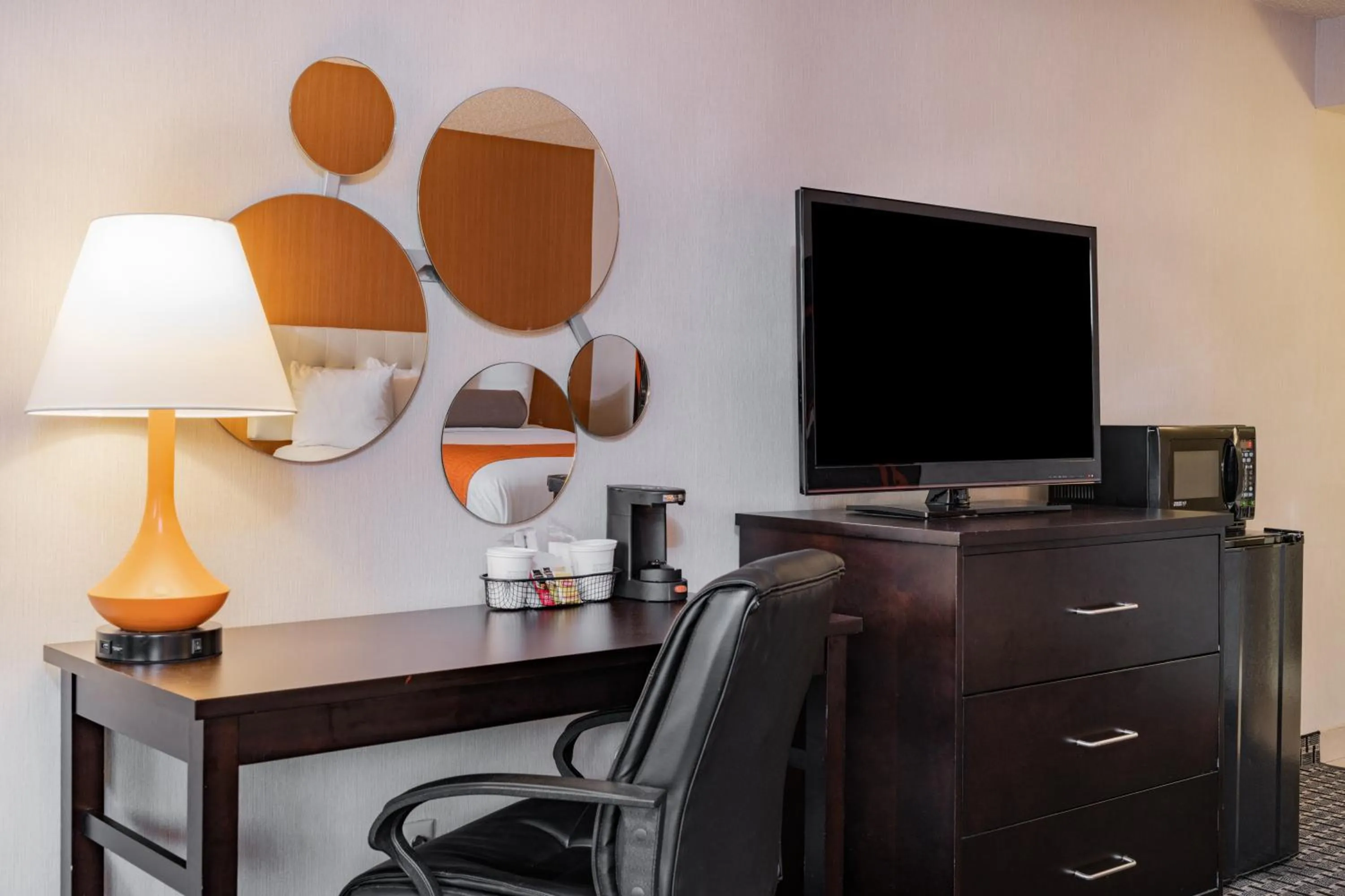 King Room - Mobility Access/Non-Smoking in Howard Johnson by Wyndham Lima