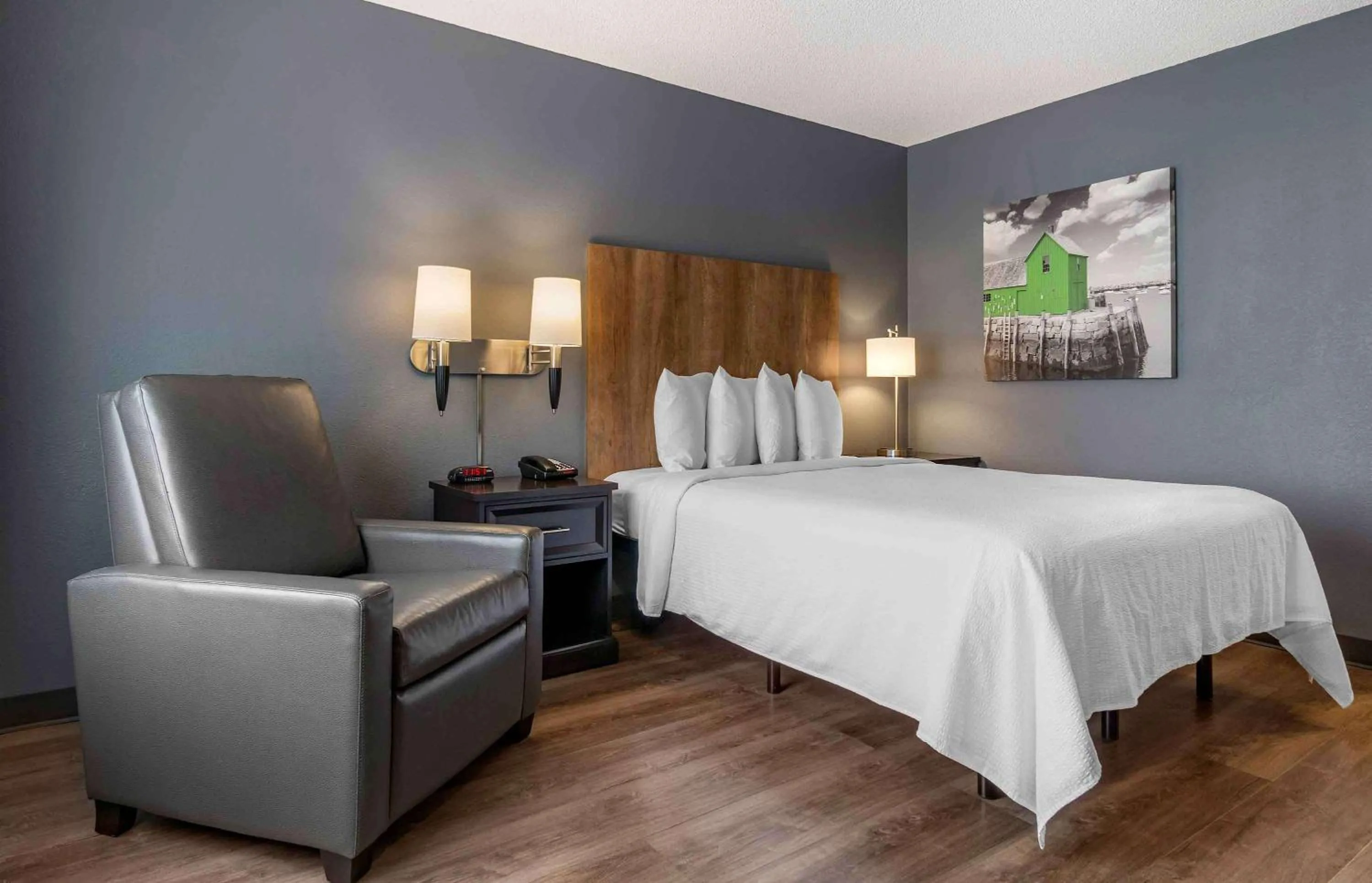 Queen studio with 1 Queen Bed - Disability Access/Non-Smoking in Extended Stay America Premier Suites - Seattle - Bellevue - Downtown