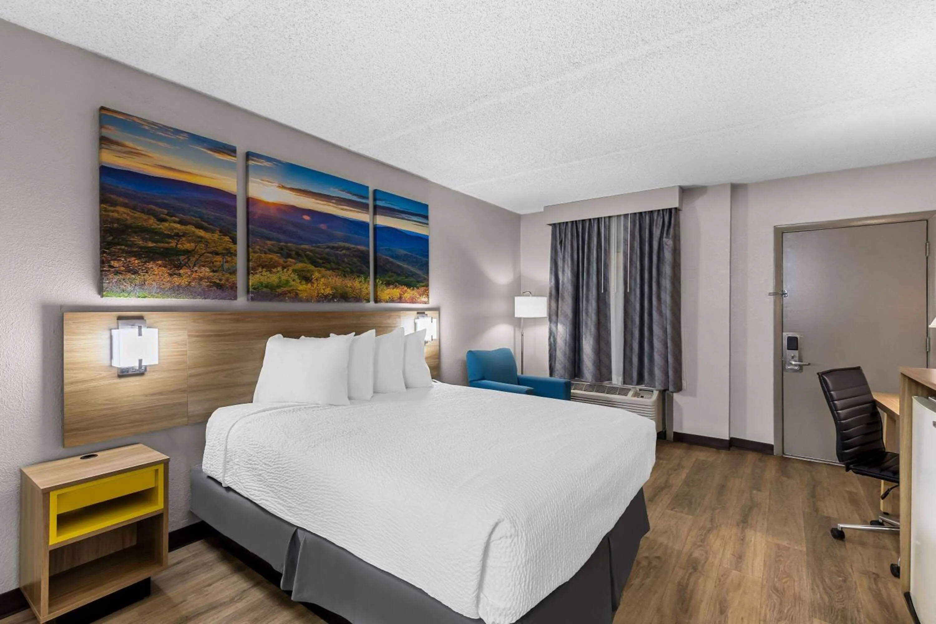 Queen Room - Non-Smoking in Days Inn by Wyndham Clayton