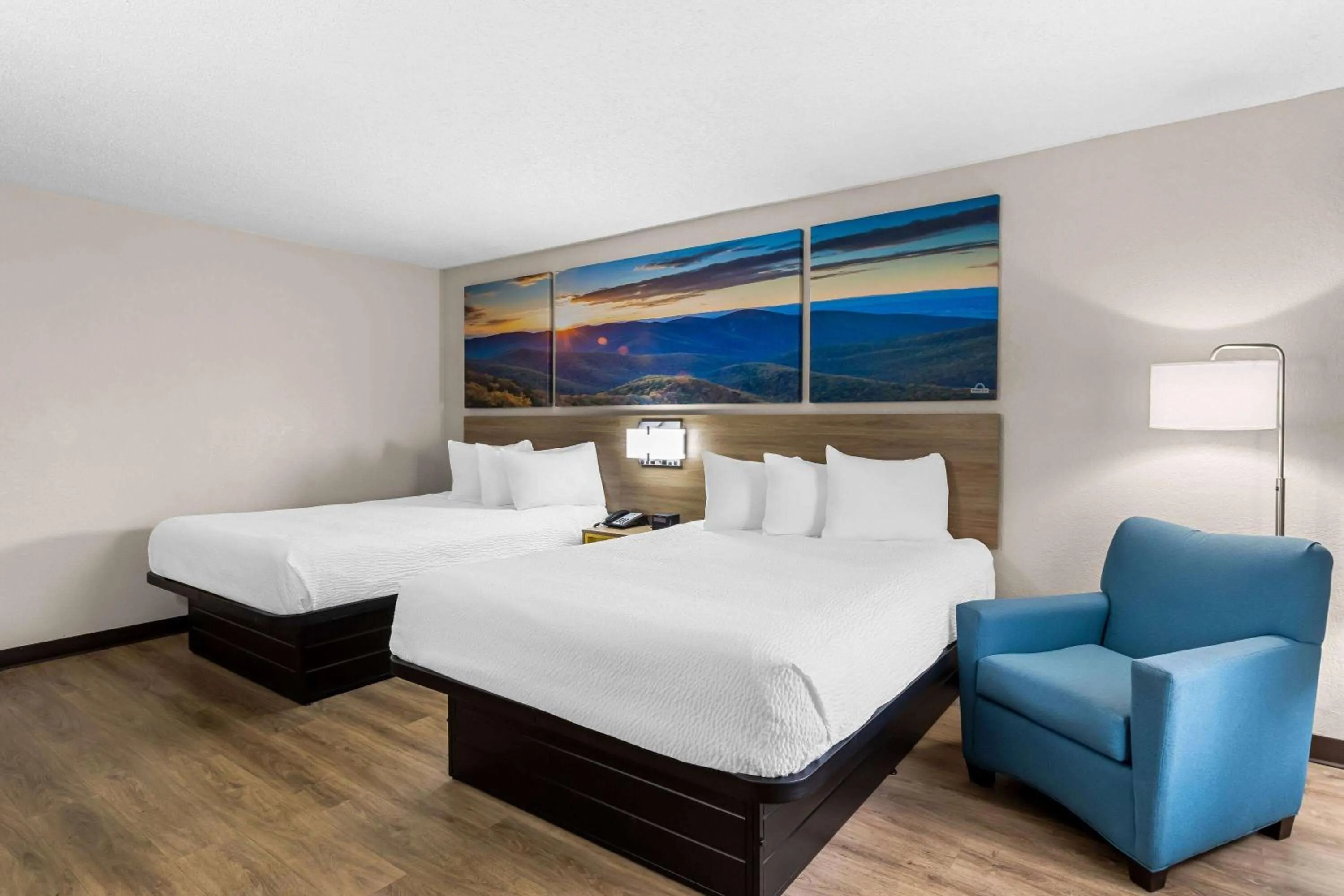 Queen Room with Two Queen Beds - Smoking in Days Inn by Wyndham Clayton