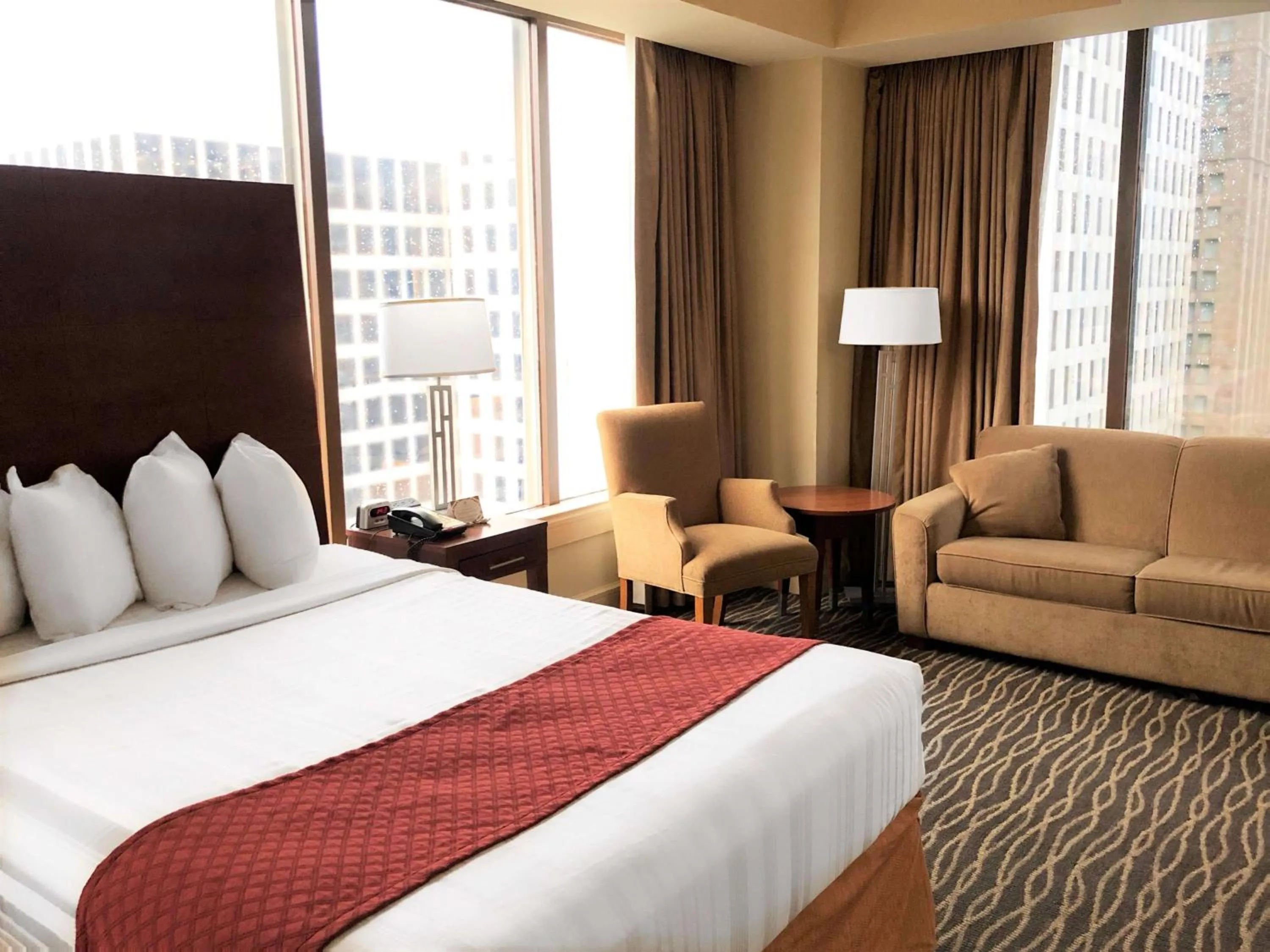 Studio Queen Suite with Sofa Bed and City View in Blake Hotel New Orleans, BW Signature Collection