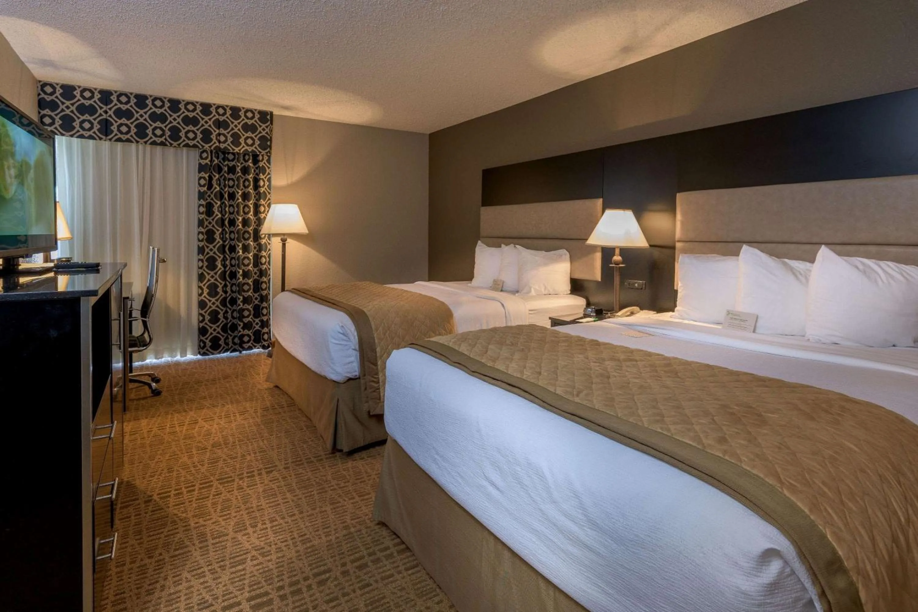Queen Room with 2 Queen Beds, Mobility Accessible Room, Bathtub w/ Grab Bars, Non-Smoking in Ramada by Wyndham Boise