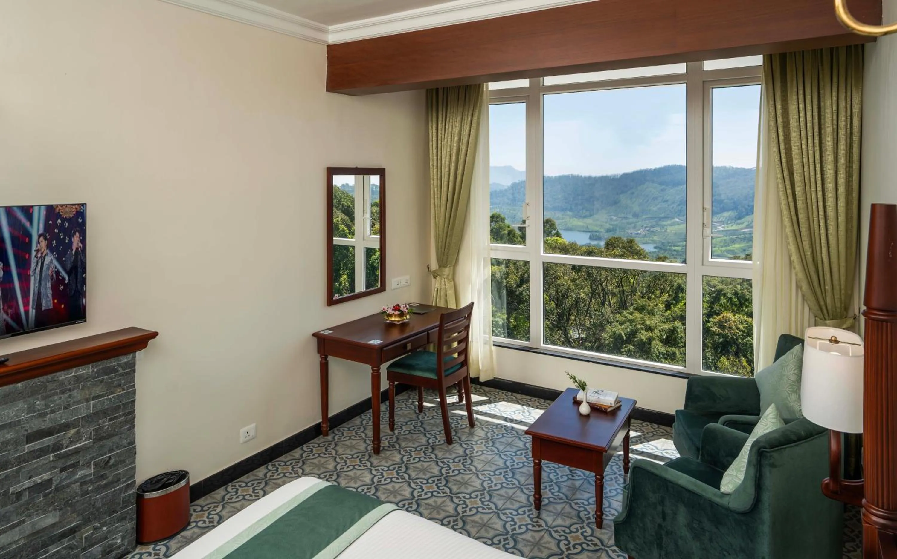 Deluxe Double or Twin Room with Mountain View in Fort Munnar