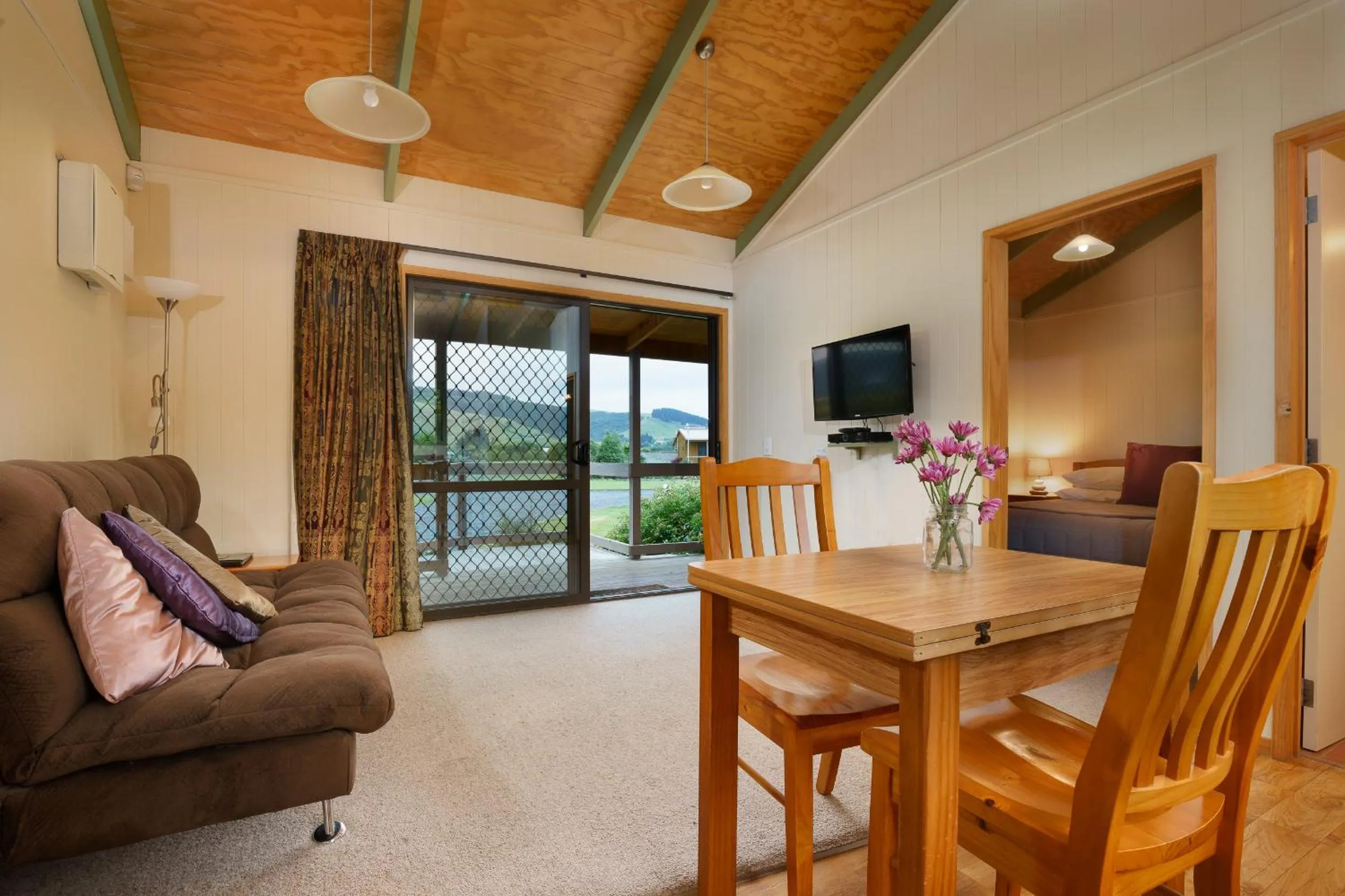 One-Bedroom Cottage in Longbourne Lodge Motel Mosgiel