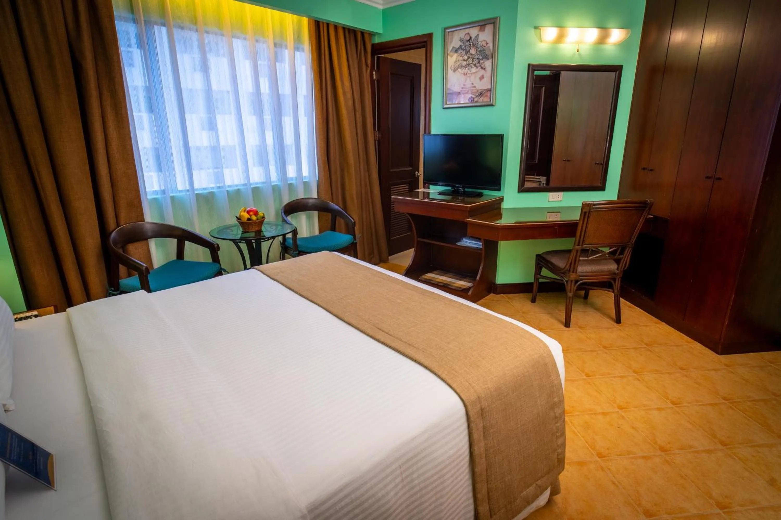 Deluxe Room in Royal Bellagio Hotel