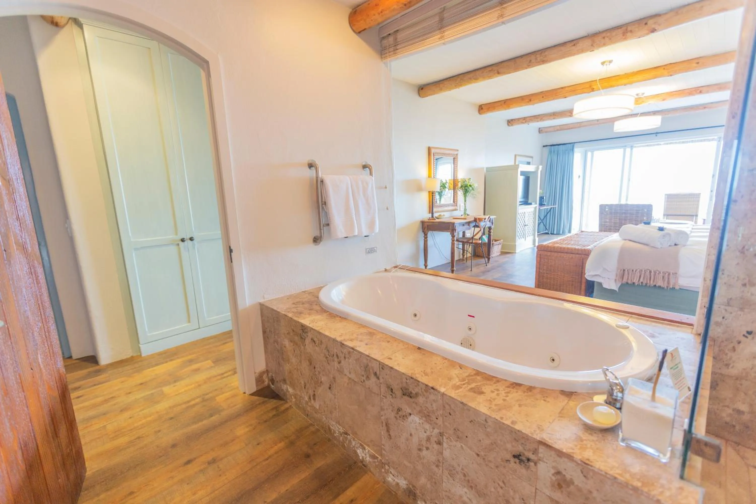 Luxury Double Room with Sea View - single occupancy - Ground Floor in The Sands @ St Francis