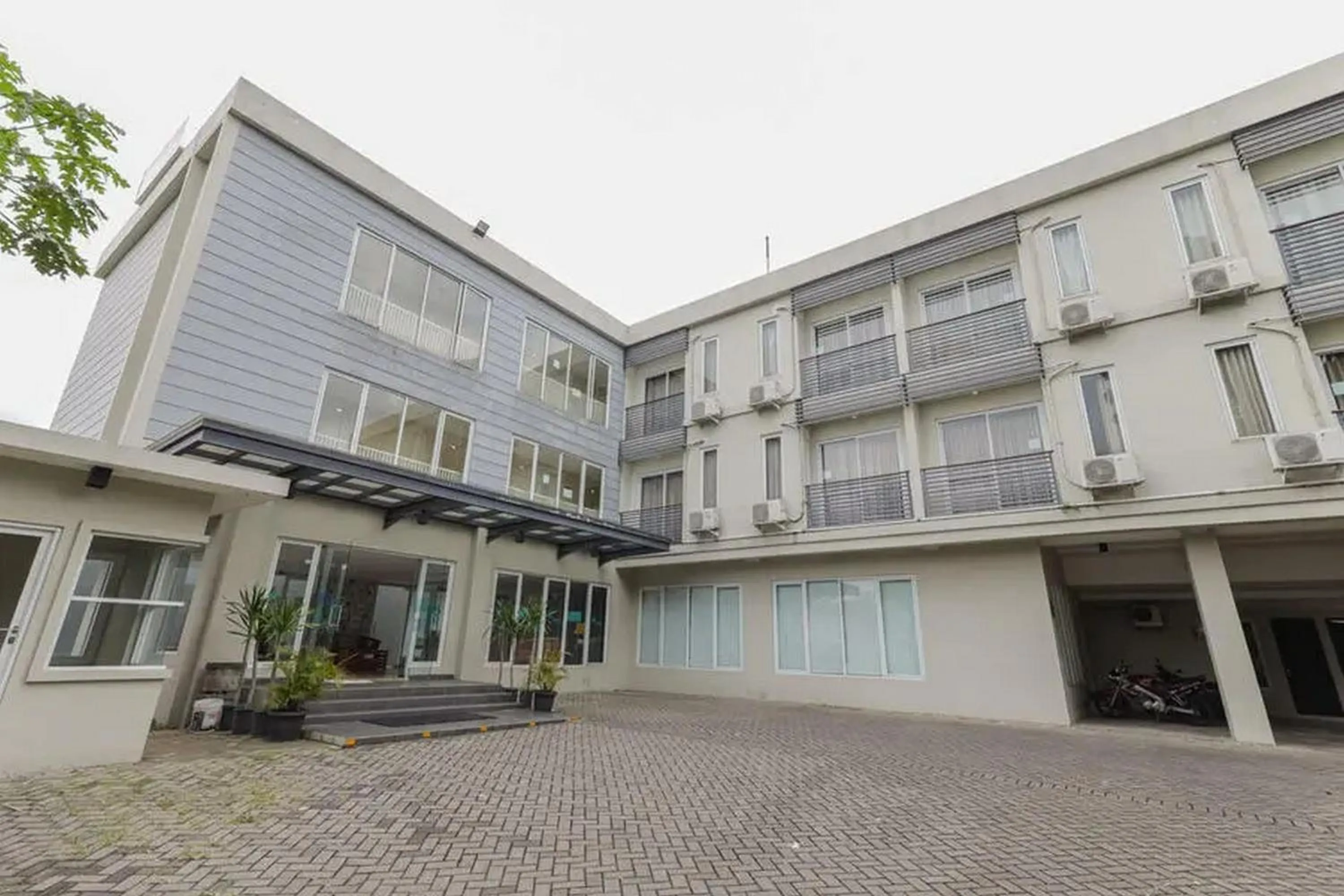 RedDoorz Plus at Riverside Malang