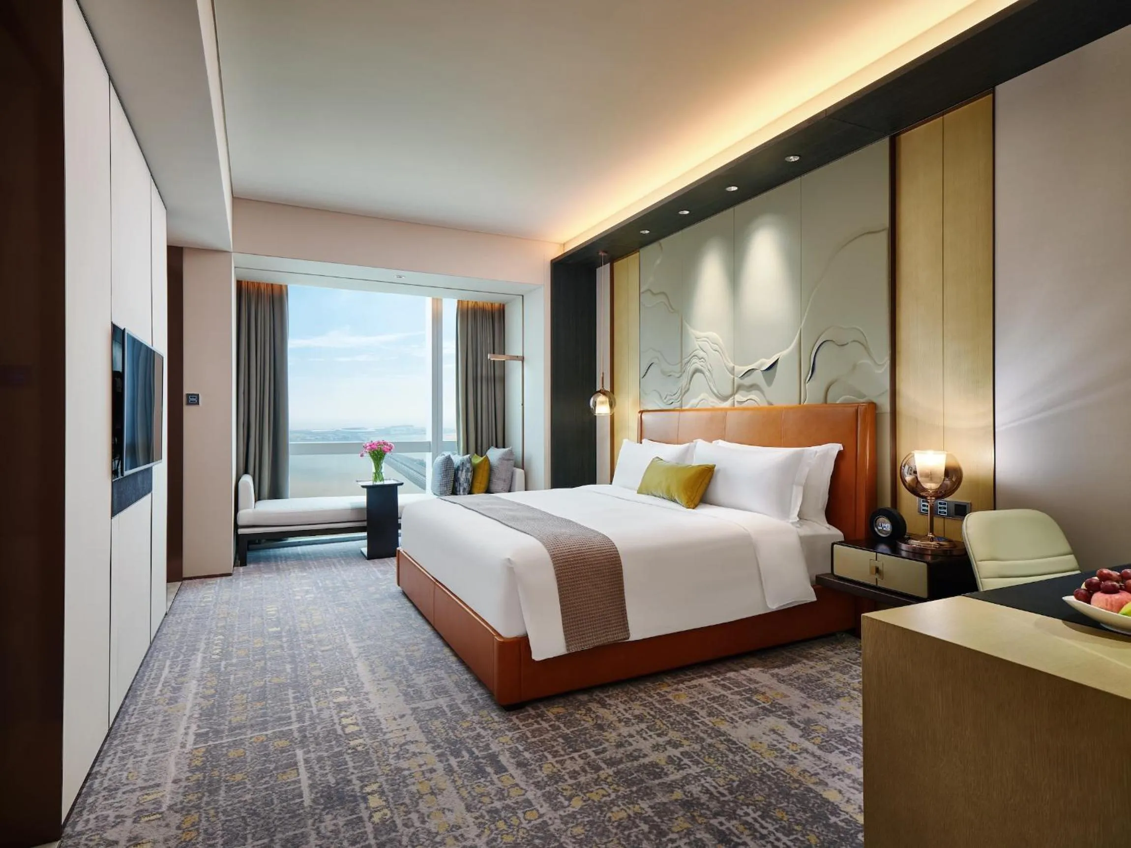 1 King Bed Classic HkZhMo Bdg Sea View in InterContinental Zhuhai by IHG