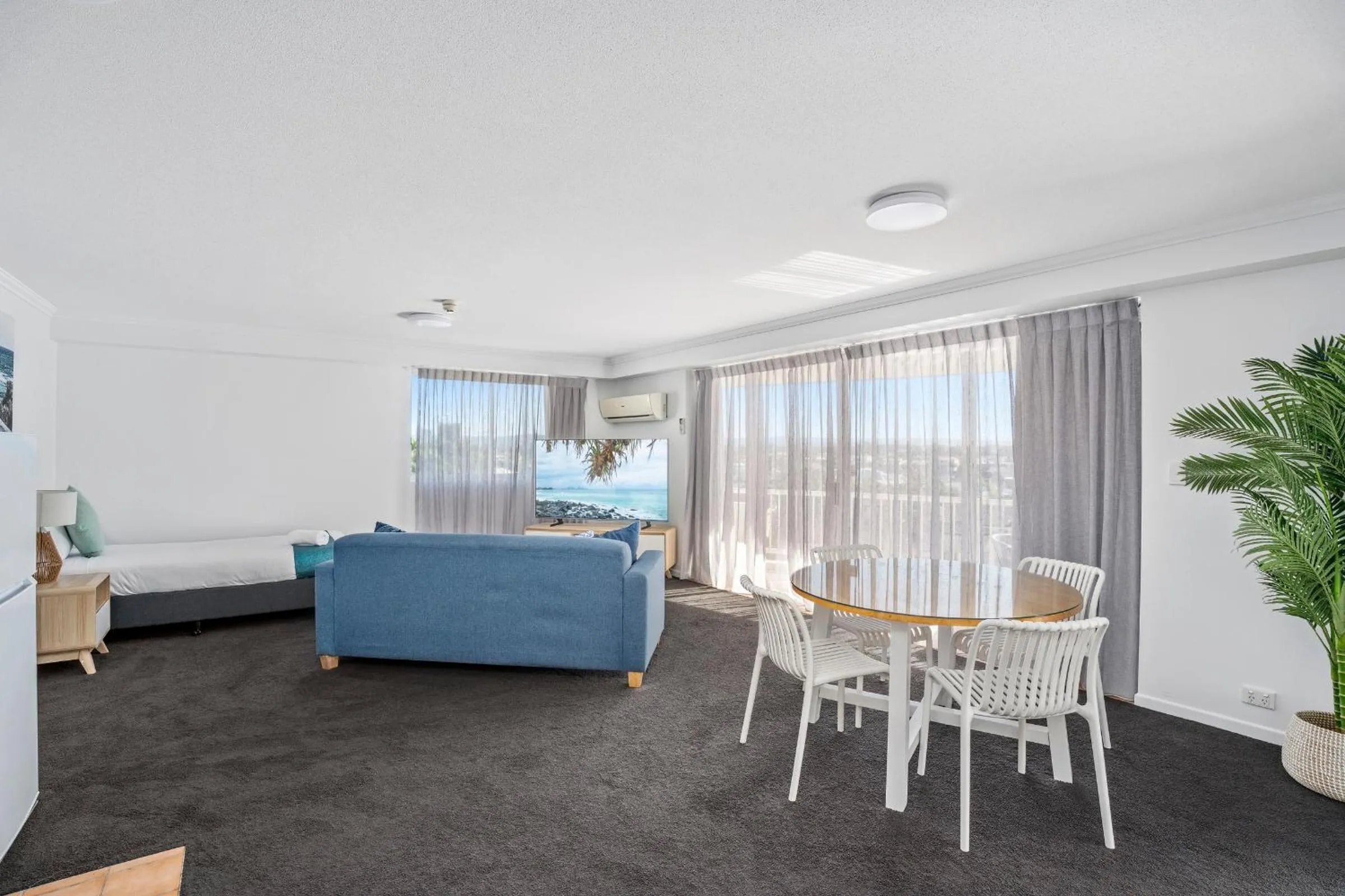 One-Bedroom Queen + Single in Sovereign on the Gold Coast
