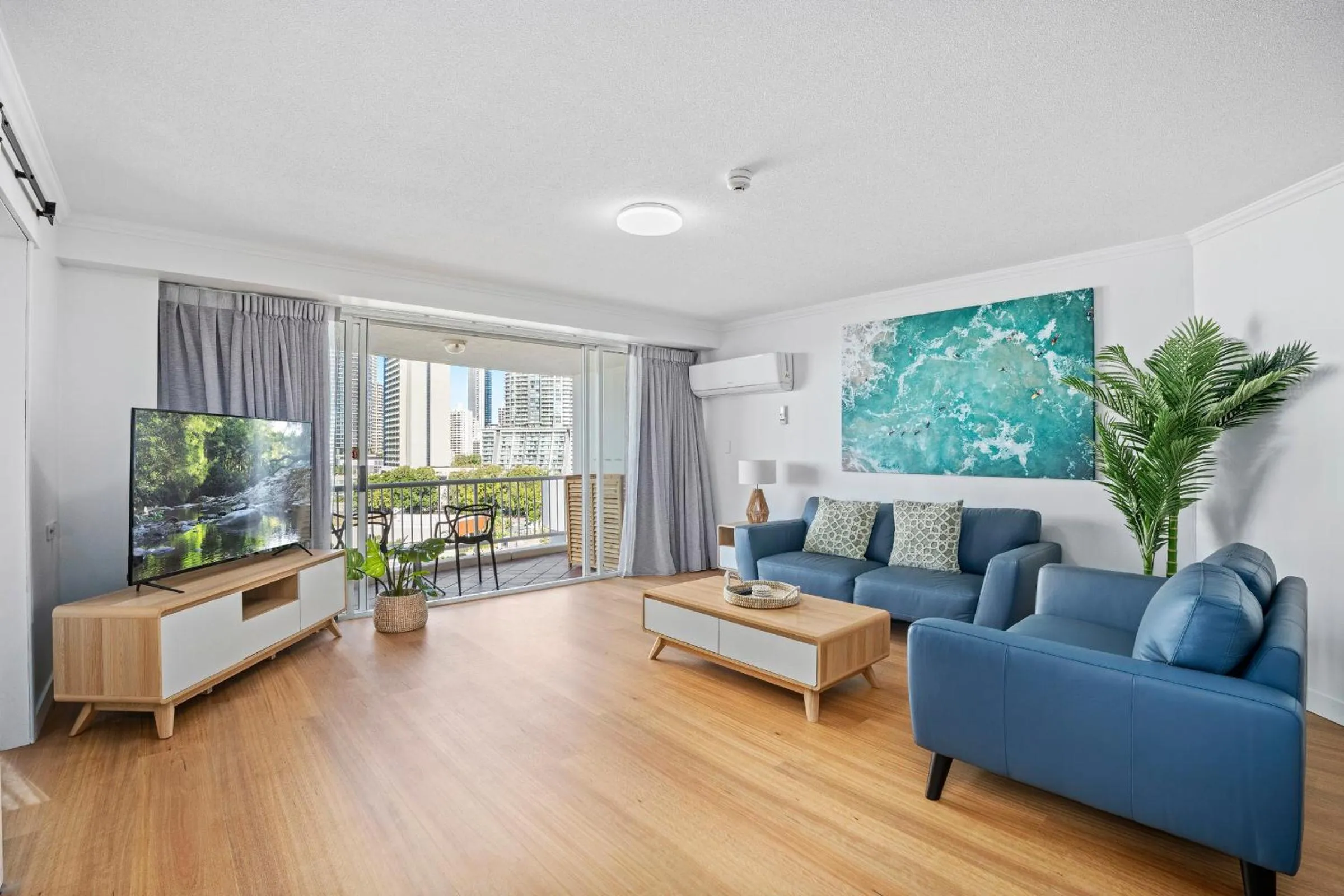 One-Bedroom Queen + Single Deluxe in Sovereign on the Gold Coast
