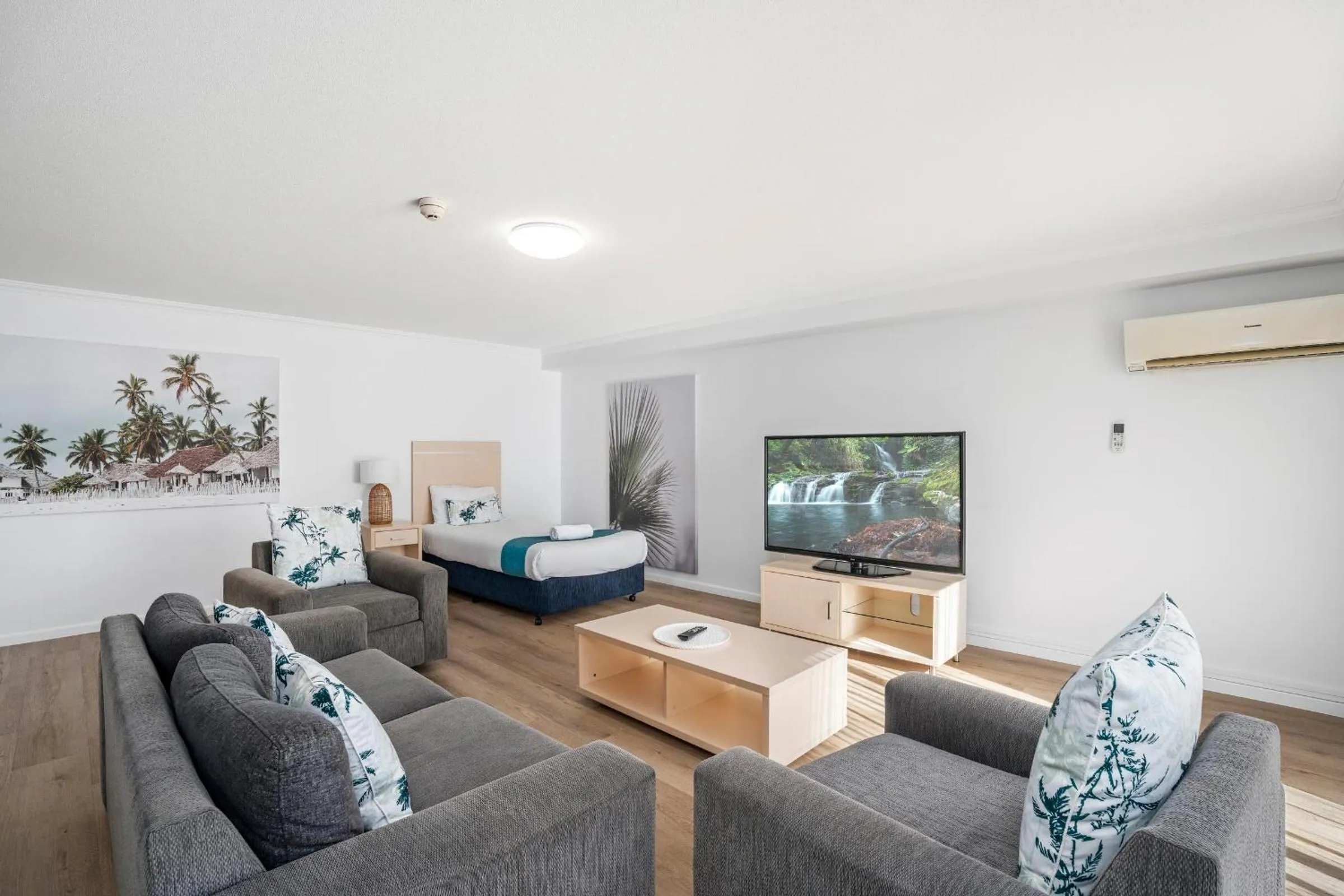 Queen Suite - Disability Access in Sovereign on the Gold Coast