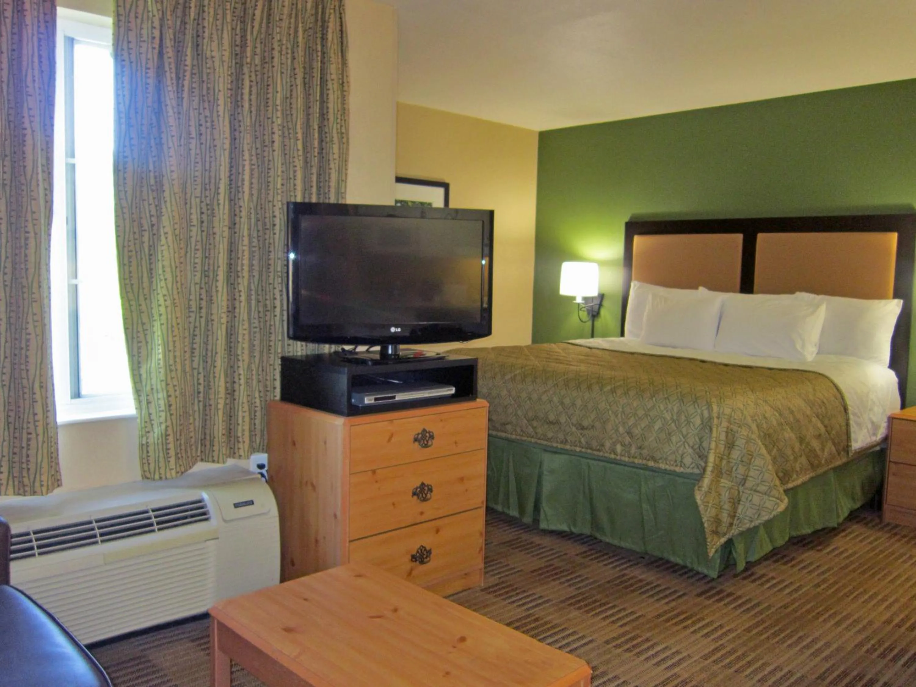 Deluxe Studio with 1 King Bed - Disability Access - Non-Smoking in Extended Stay America Suites - Boston - Waltham - 32 4th Ave