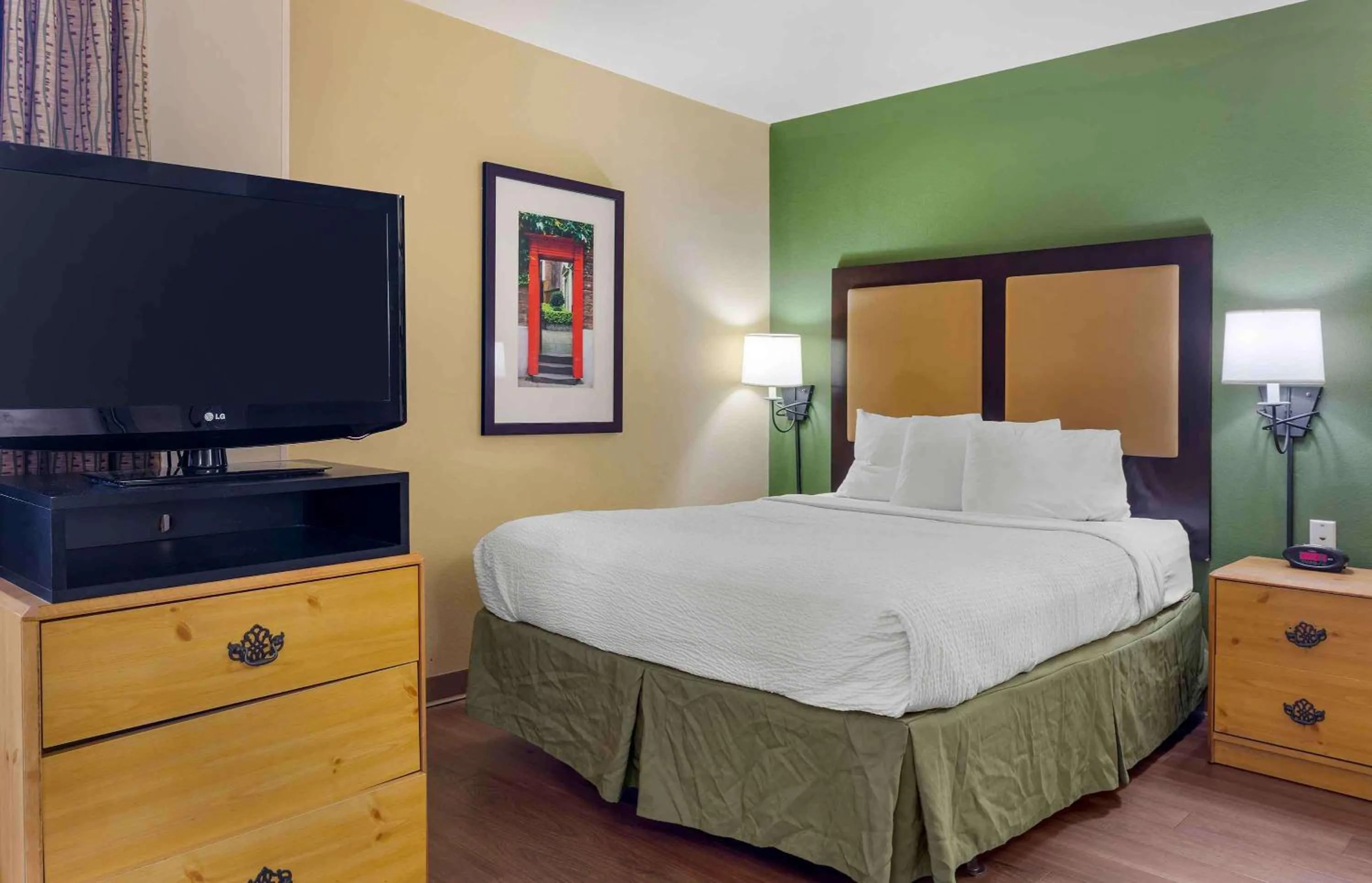 Deluxe Studio with 1 Queen Bed - Non-Smoking in Extended Stay America Suites - Boston - Waltham - 32 4th Ave