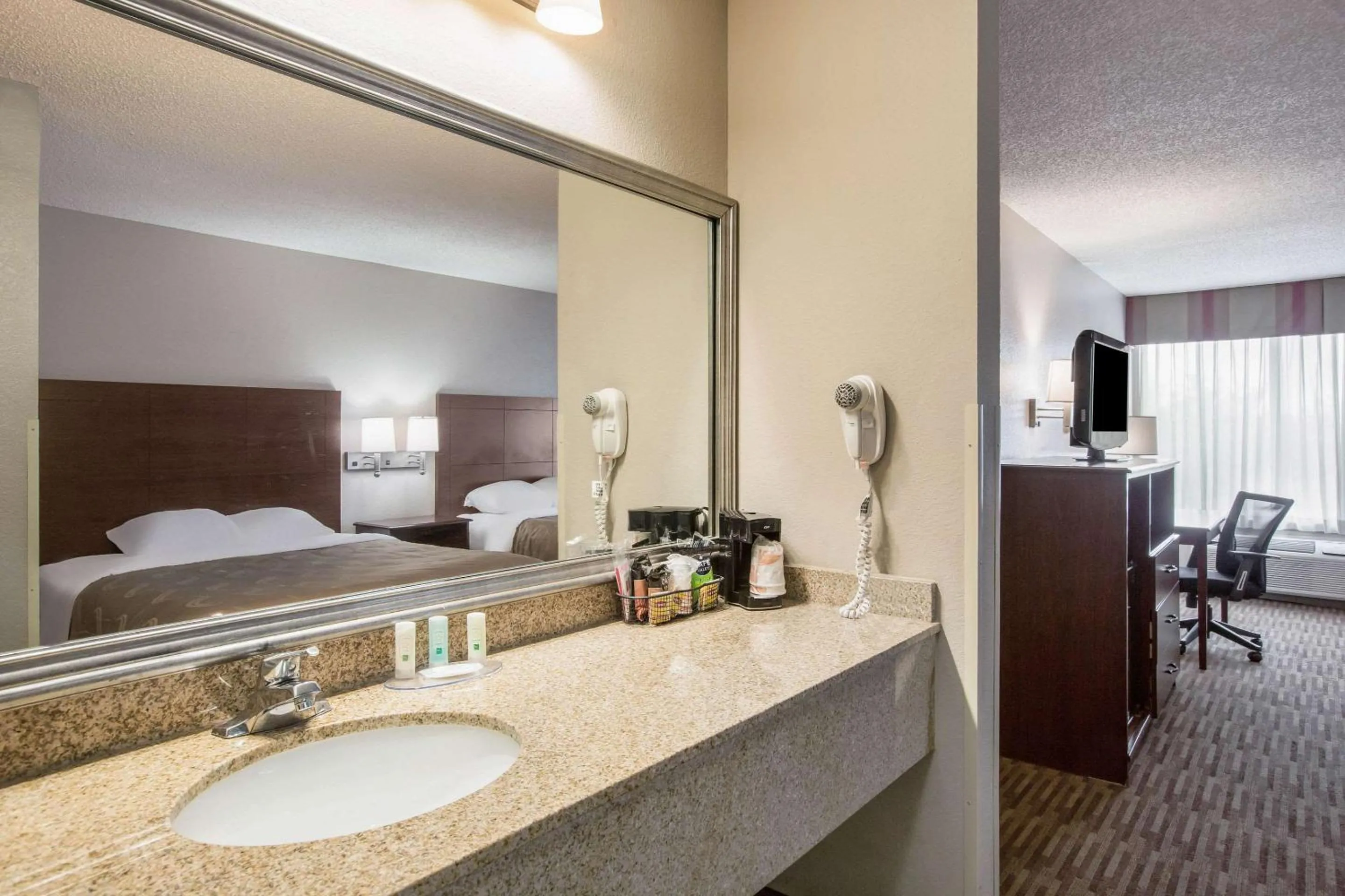 Queen Room - Non-Smoking in Quality Inn & Suites Lawrence - University Area
